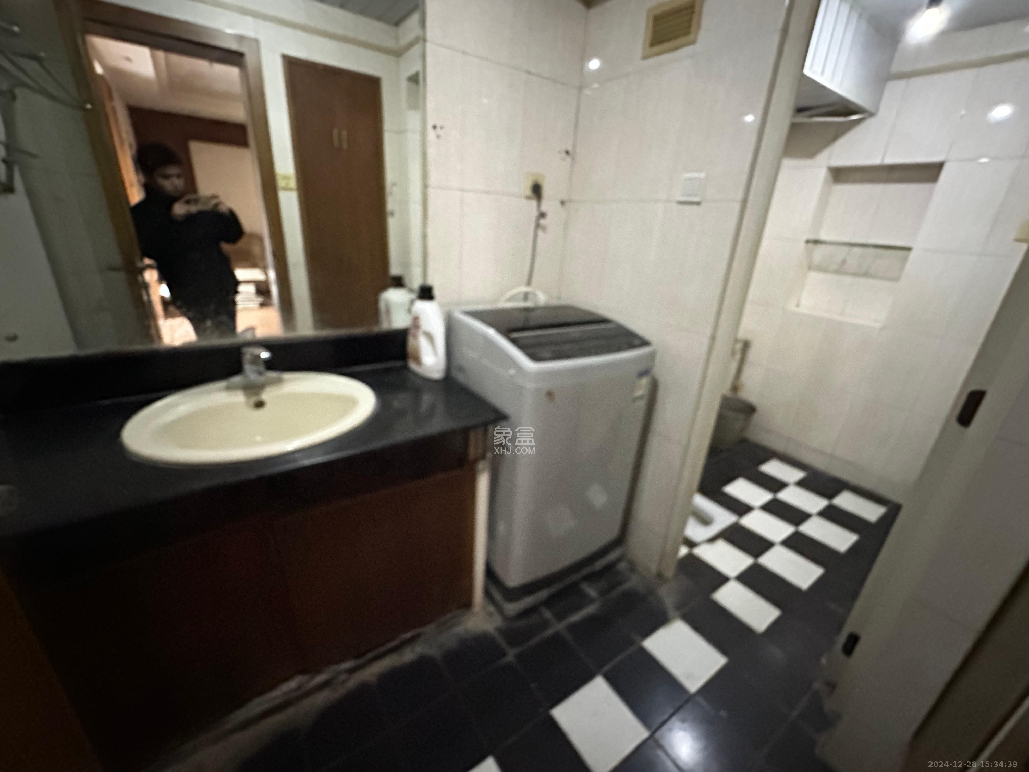 轻苑小区 3室2厅1卫 1600.0元/月 轻苑小区 3室2厅1卫 1600.0元/月室内图