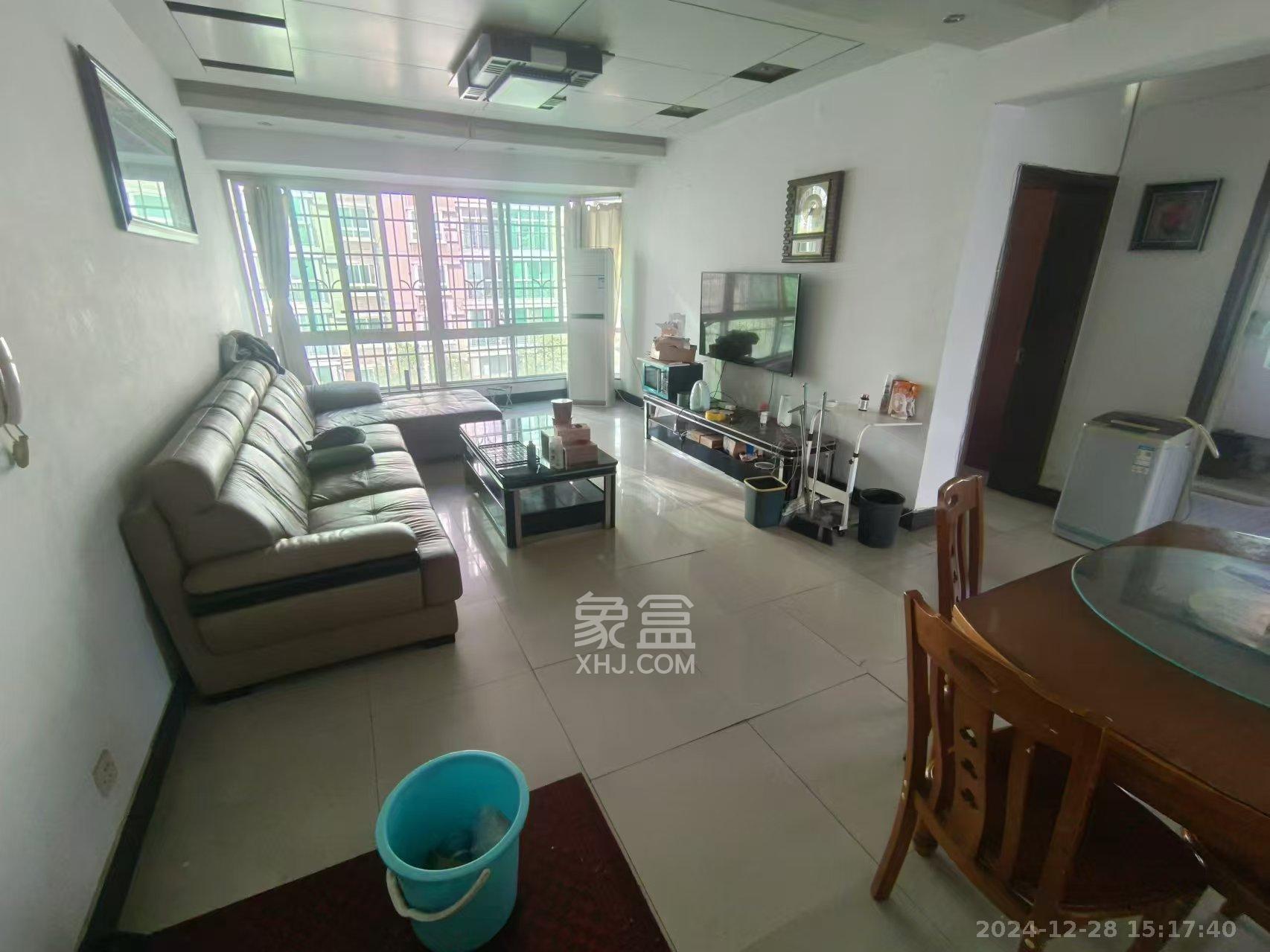 恩瑞麓山名园(龙王港小区) 3室2厅1卫 2200.0元/月 恩瑞麓山名园(龙王港小区) 3室2厅1卫 2200.0元/月室内图