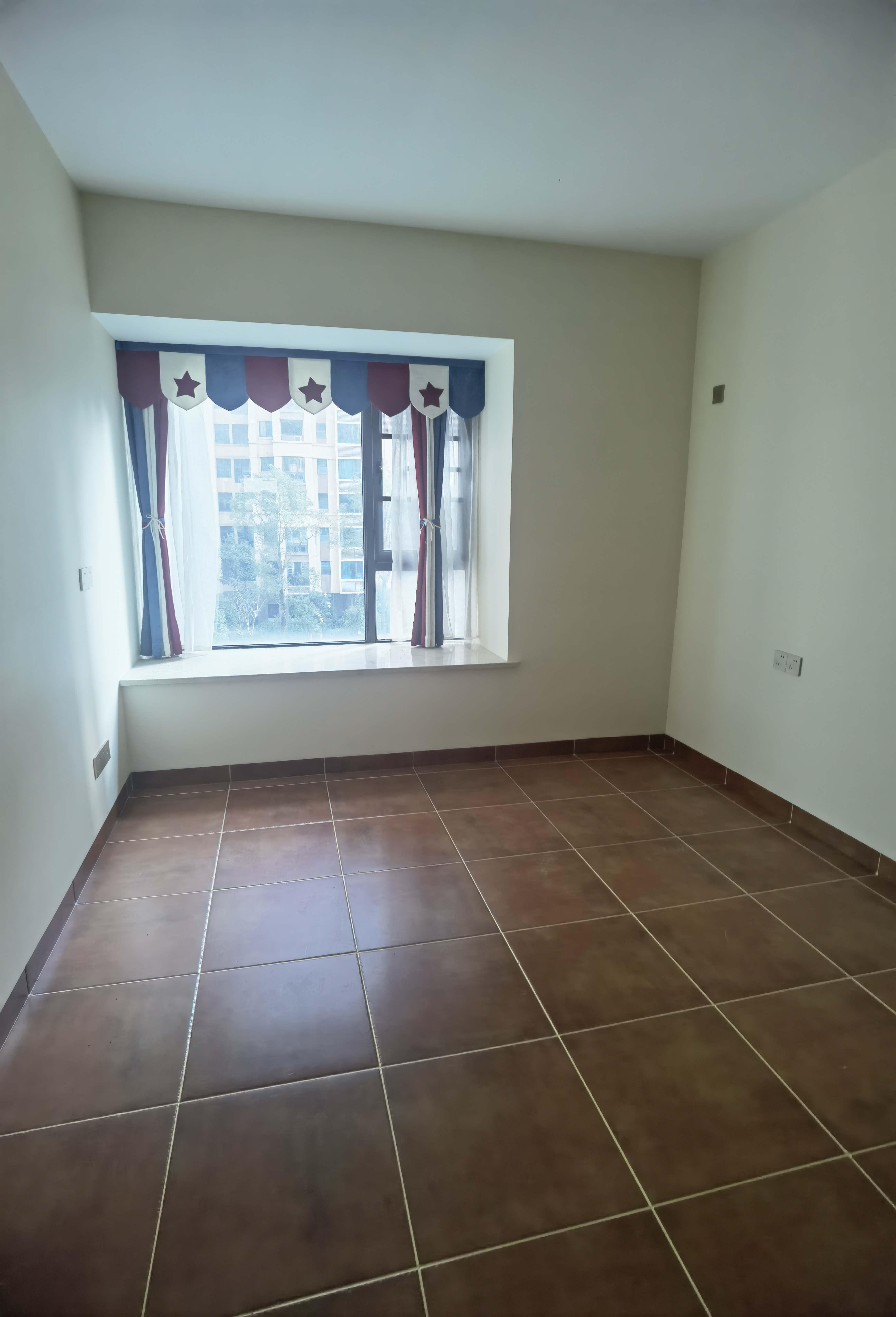 悦江山 4室2厅2卫 83.8万 悦江山 4室2厅2卫 83.8万客厅