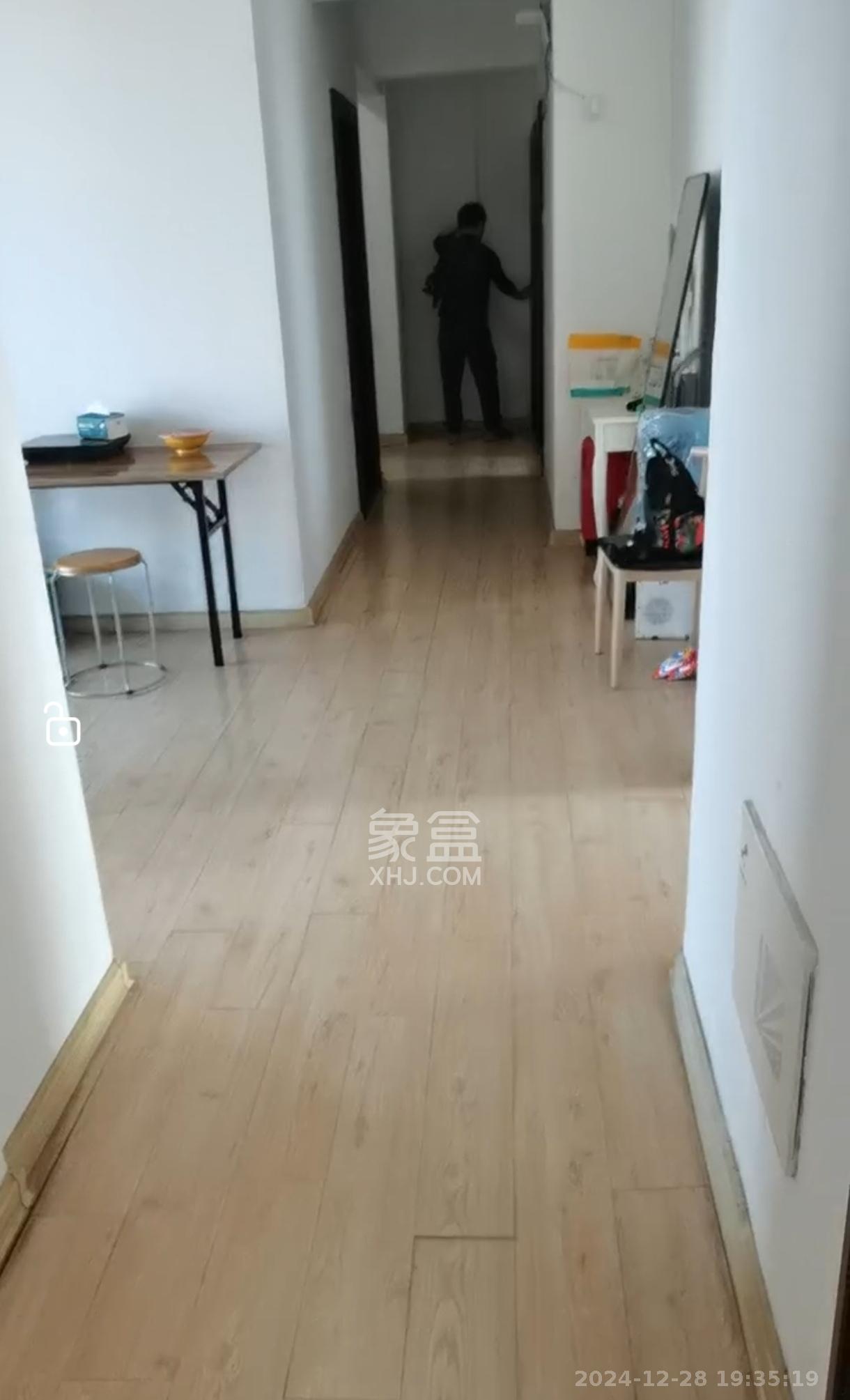 华润置地广场二期  4室2厅2卫   2800.00元/月室内图
