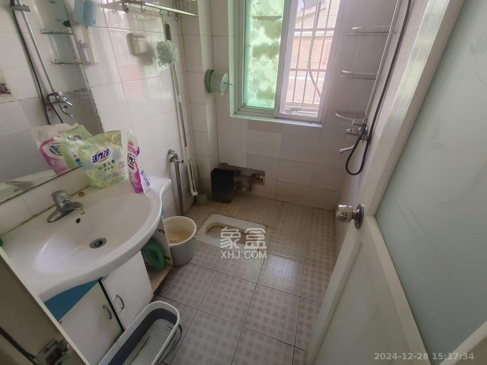 恩瑞麓山名园(龙王港小区) 3室2厅1卫 2200.0元/月 恩瑞麓山名园(龙王港小区) 3室2厅1卫 2200.0元/月室内图