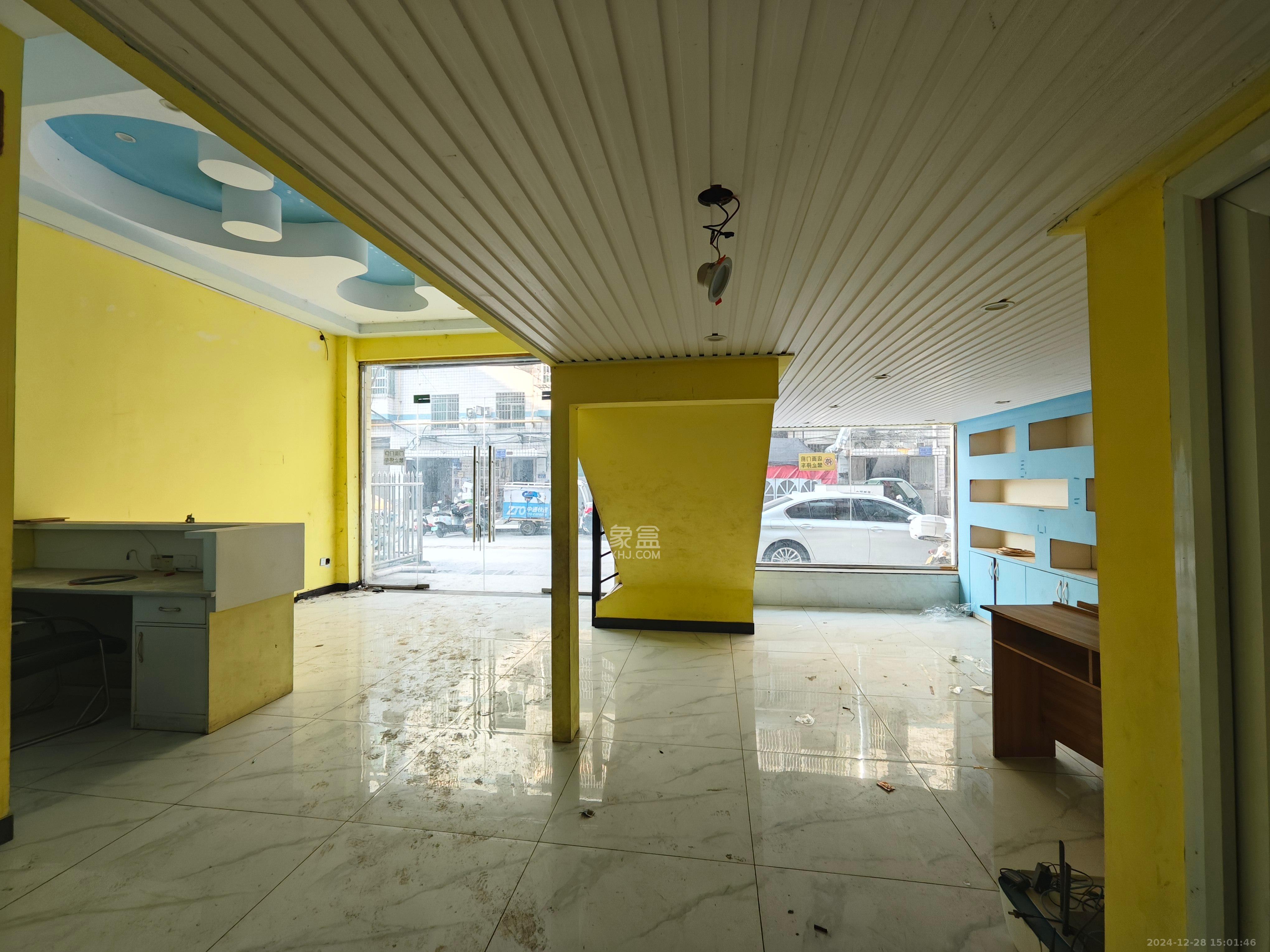 裕园小区(含浦) 3室2厅2卫 4000.0元/月 裕园小区(含浦) 3室2厅2卫 4000.0元/月室内图