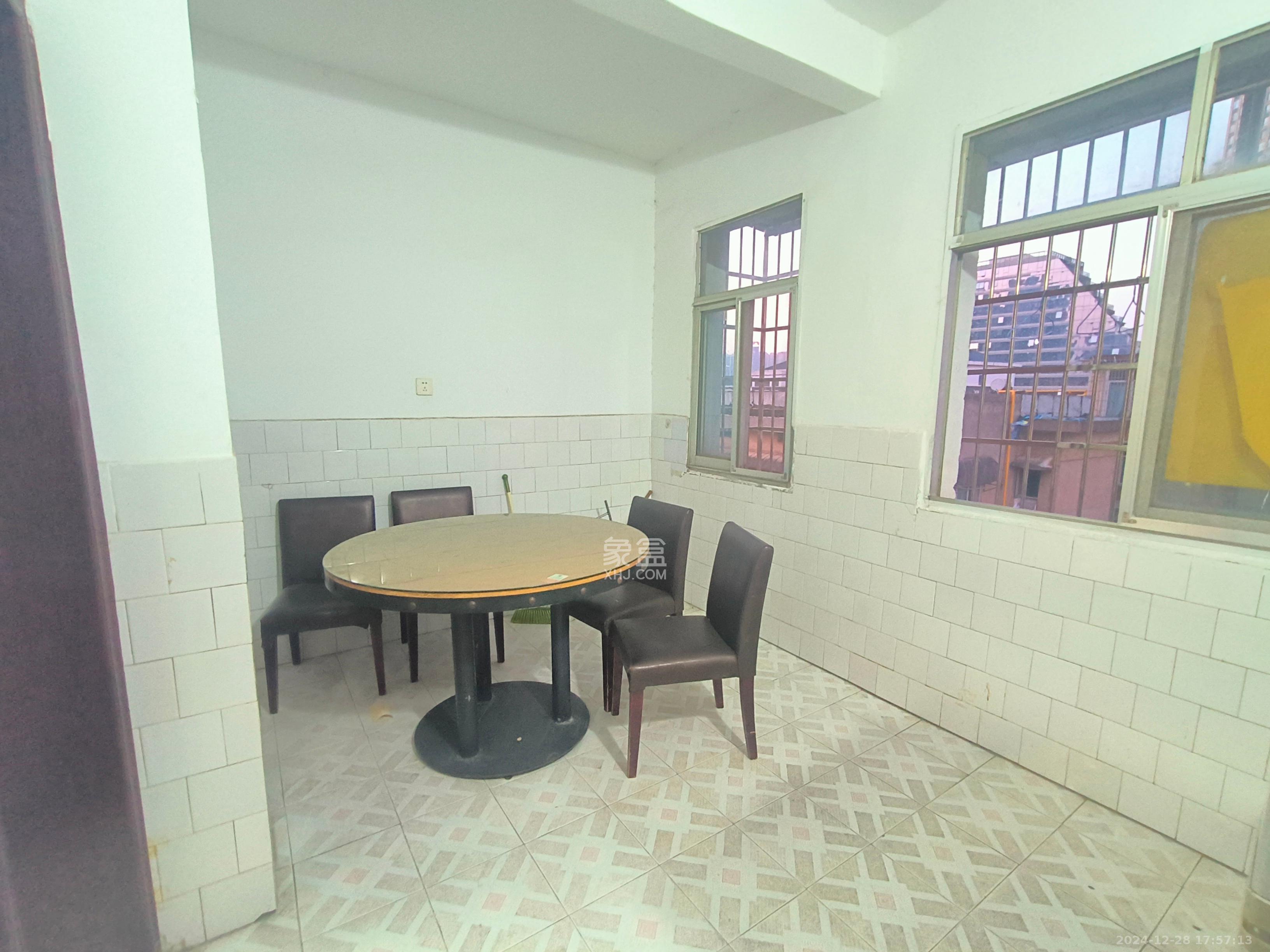 西园北里小区 3室2厅1卫 2000.0元/月 西园北里小区 3室2厅1卫 2000.0元/月室内图