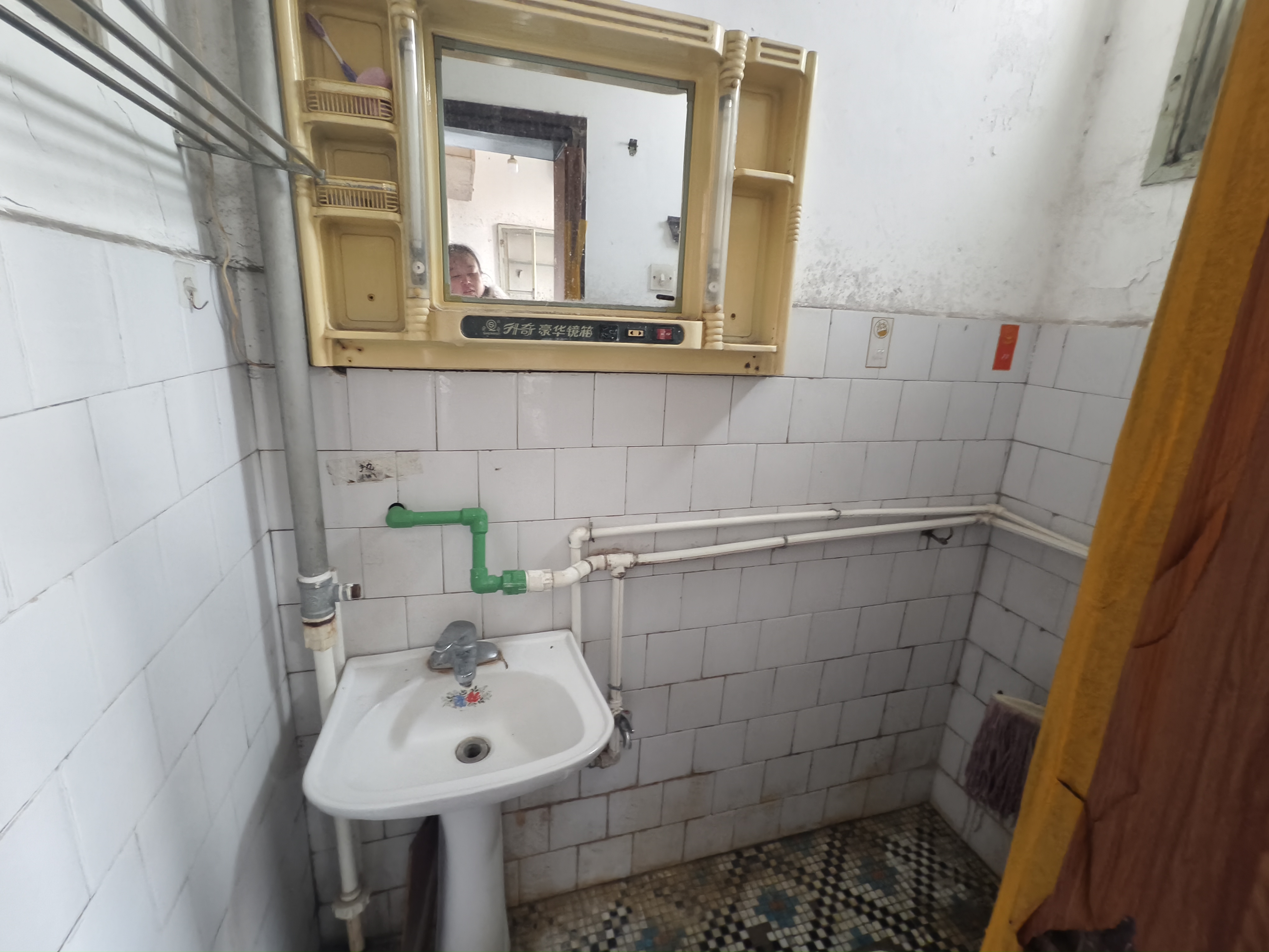 农业银行娄底分行家属楼  2室1厅1卫    36.8万客厅