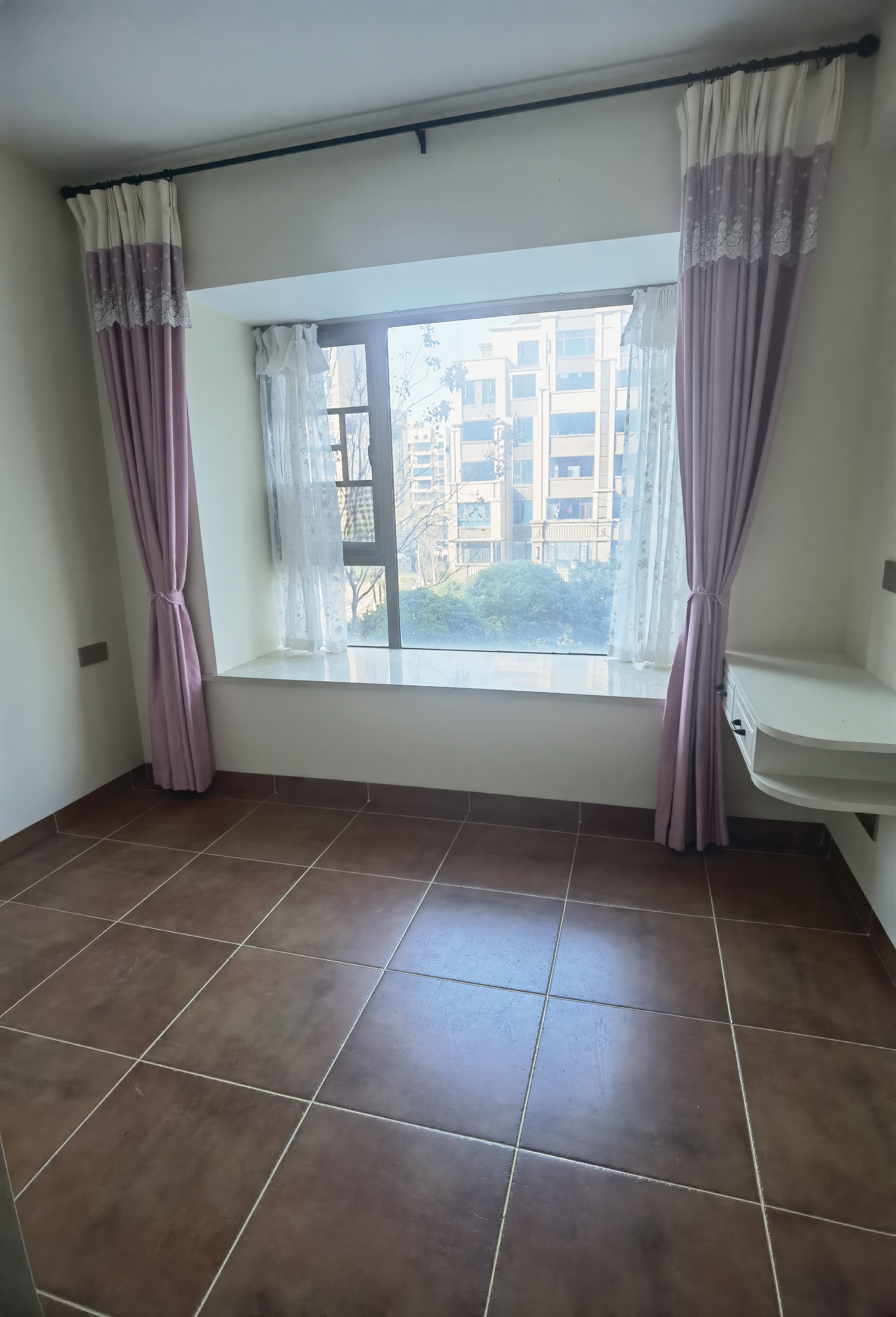 悦江山 4室2厅2卫 83.8万 悦江山 4室2厅2卫 83.8万客厅