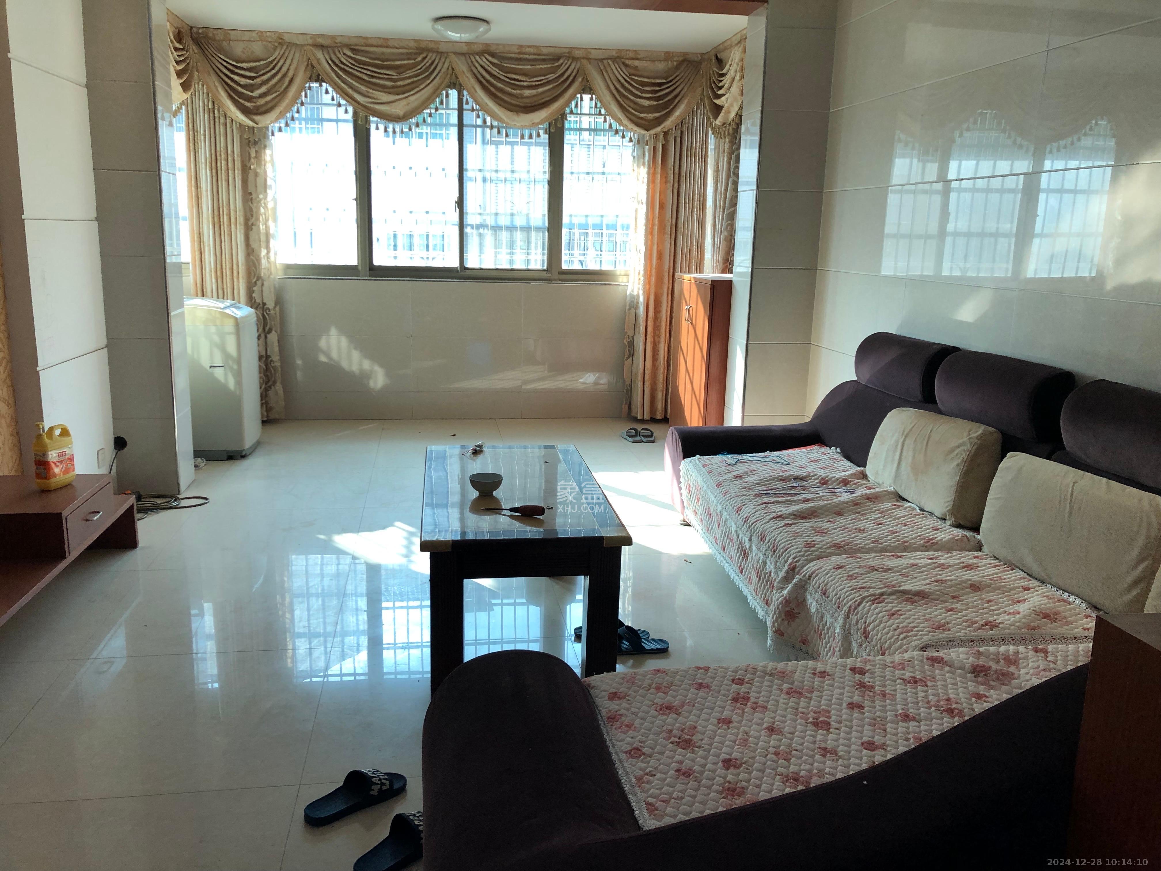 金桂小区一期 3室1厅1卫 1800.0元/月 金桂小区一期 3室1厅1卫 1800.0元/月室内图