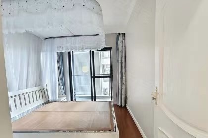 滨海幸福里 4室2厅2卫 424.0万 滨海幸福里 4室2厅2卫 424.0万客厅