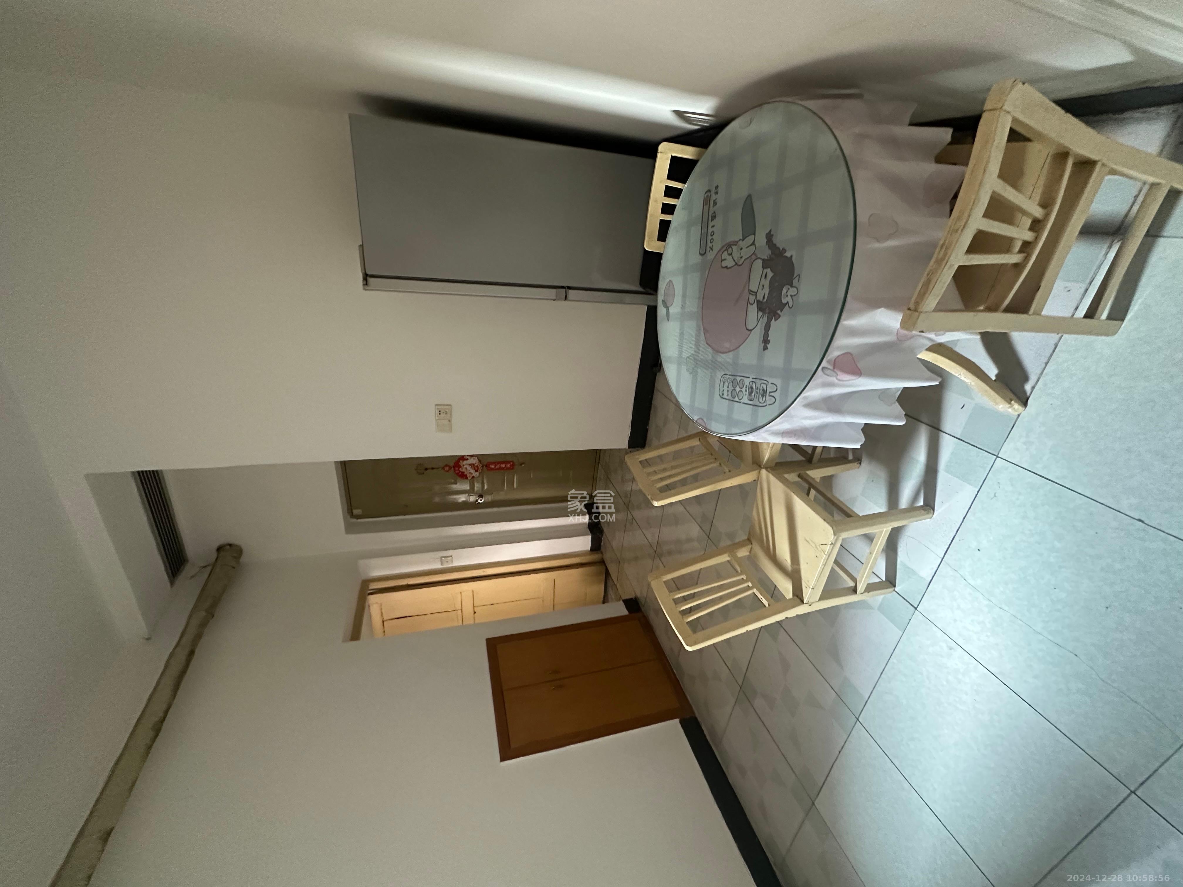 湖南省石油总公司宿舍 1室2厅1卫 2200.0元/月 湖南省石油总公司宿舍 1室2厅1卫 2200.0元/月室内图