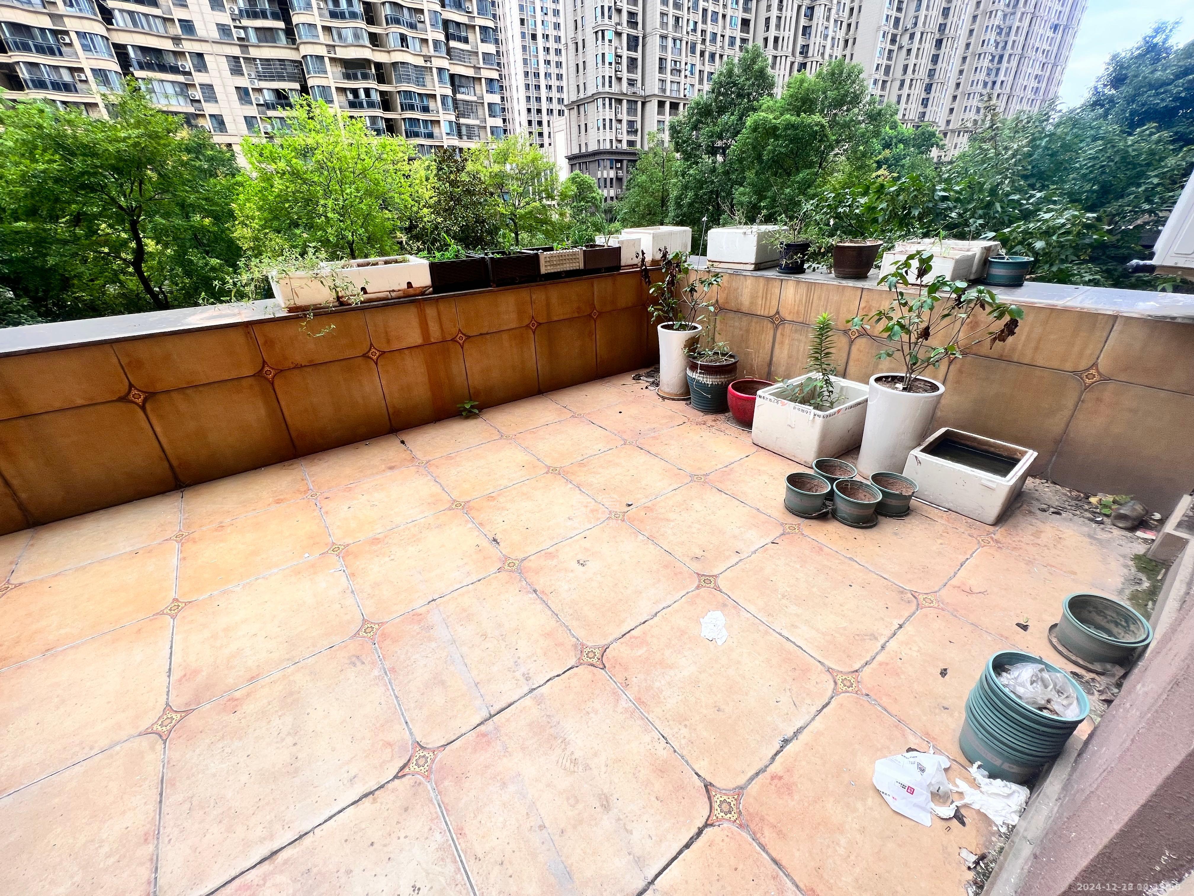 天元区锦绣华都 3室2厅2卫 1800.0元/月 天元区锦绣华都 3室2厅2卫 1800.0元/月室内图