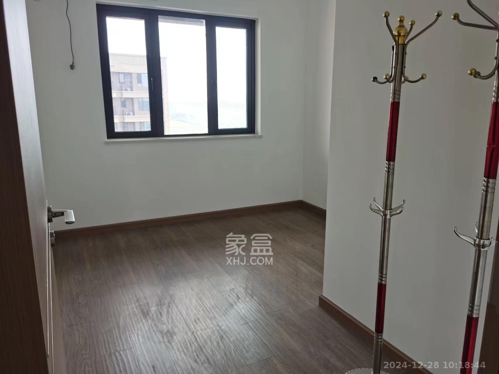 招商华发依云曦城  4室2厅2卫   2800.00元/月室内图