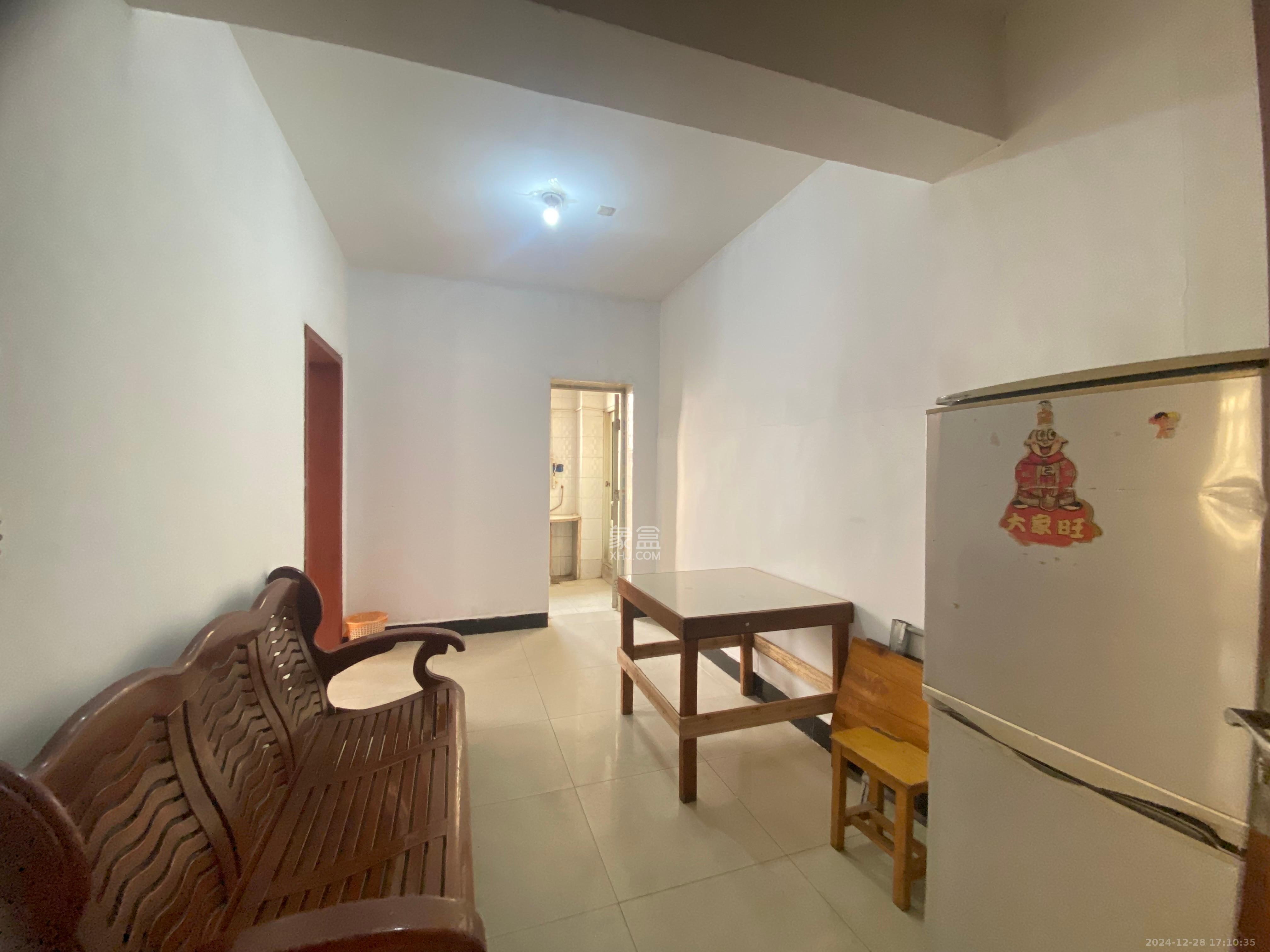 大桥三区 2室2厅1卫 1400.0元/月 大桥三区 2室2厅1卫 1400.0元/月室内图