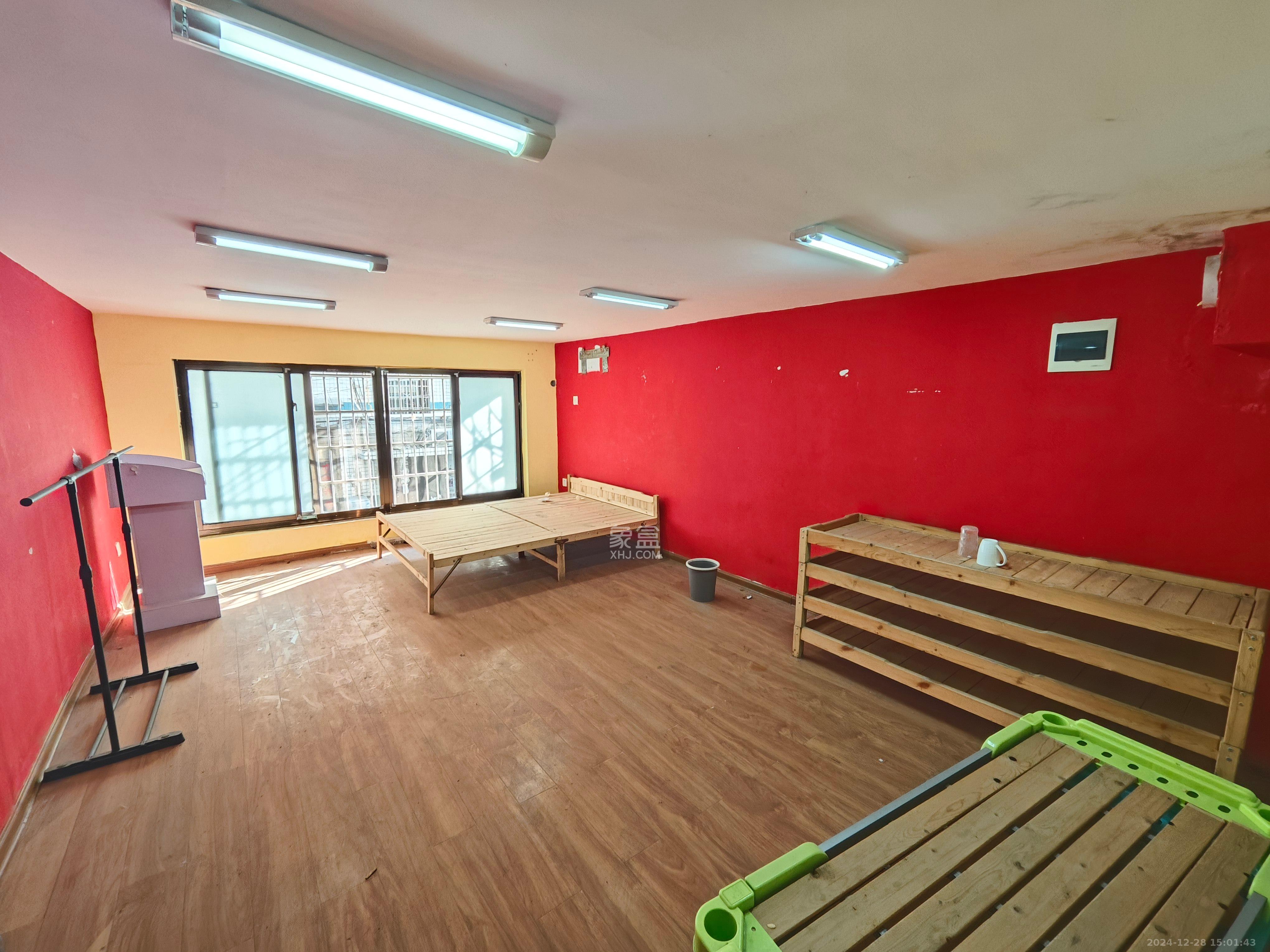 裕园小区(含浦) 3室2厅2卫 4000.0元/月 裕园小区(含浦) 3室2厅2卫 4000.0元/月室内图