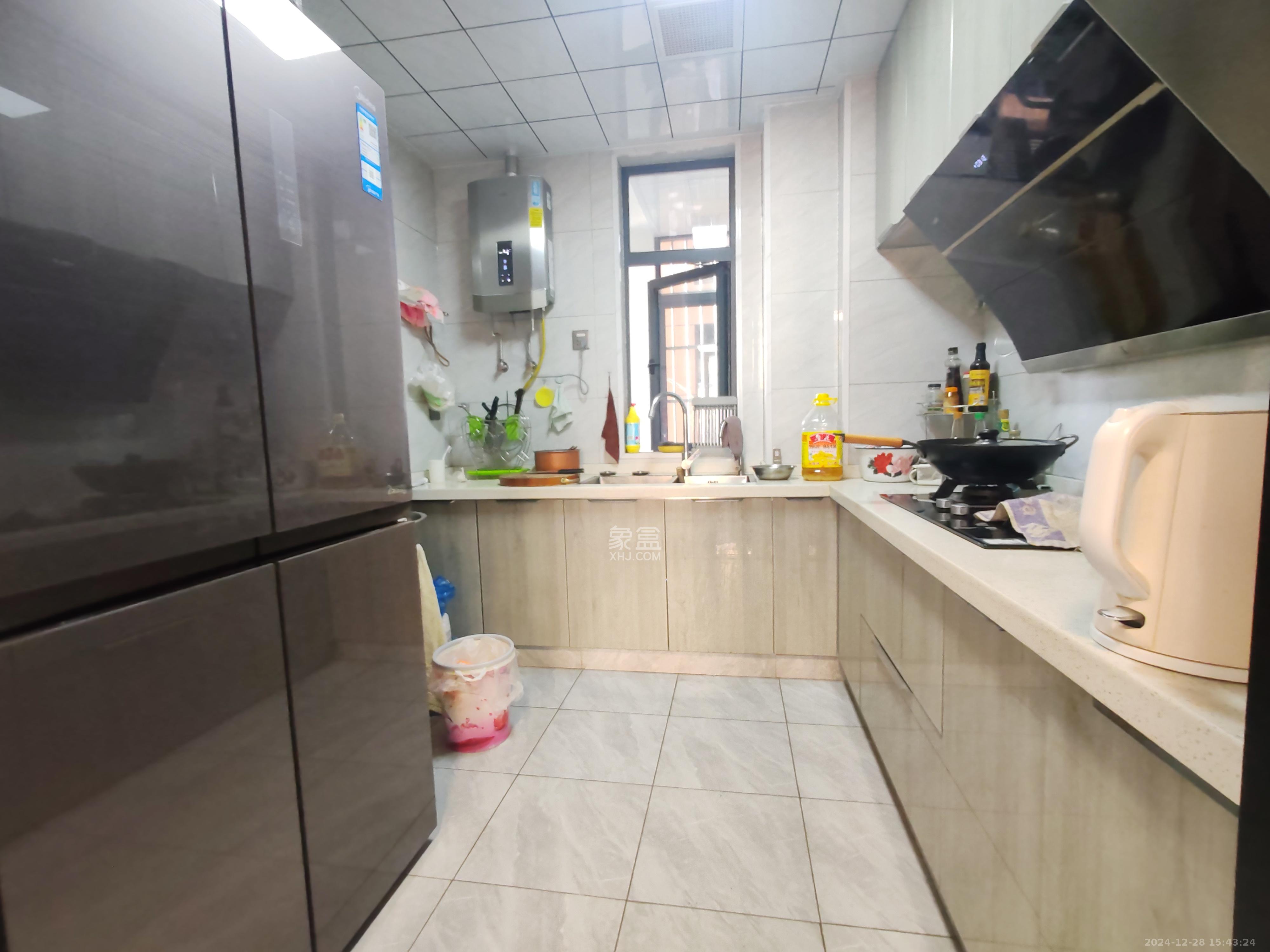 紫华郡 2室2厅2卫 2500.0元/月 紫华郡 2室2厅2卫 2500.0元/月室内图