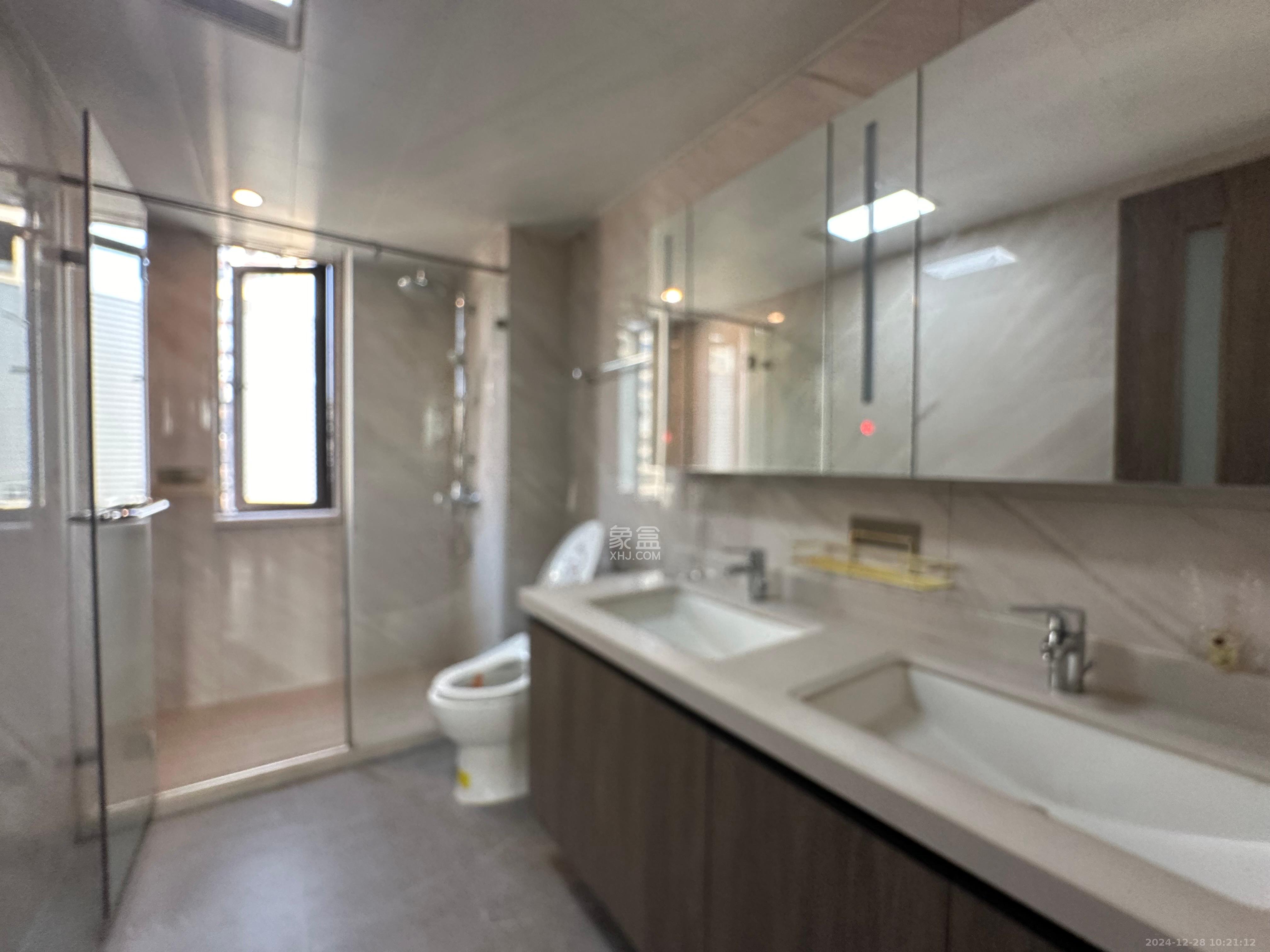 龙湖春江天玺  4室2厅2卫    5500.0元/月 龙湖春江天玺  4室2厅2卫    5500.0元/月室内图