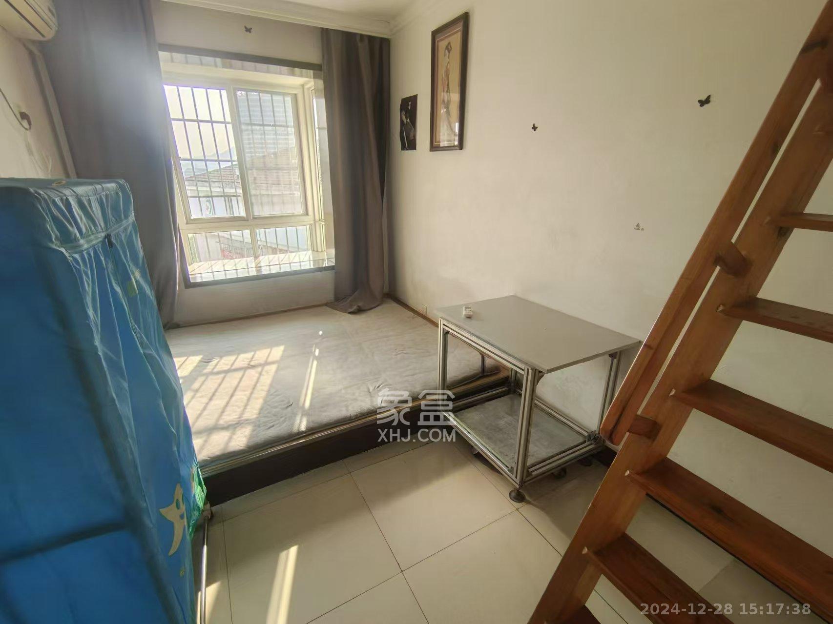 恩瑞麓山名园(龙王港小区) 3室2厅1卫 2200.0元/月 恩瑞麓山名园(龙王港小区) 3室2厅1卫 2200.0元/月室内图