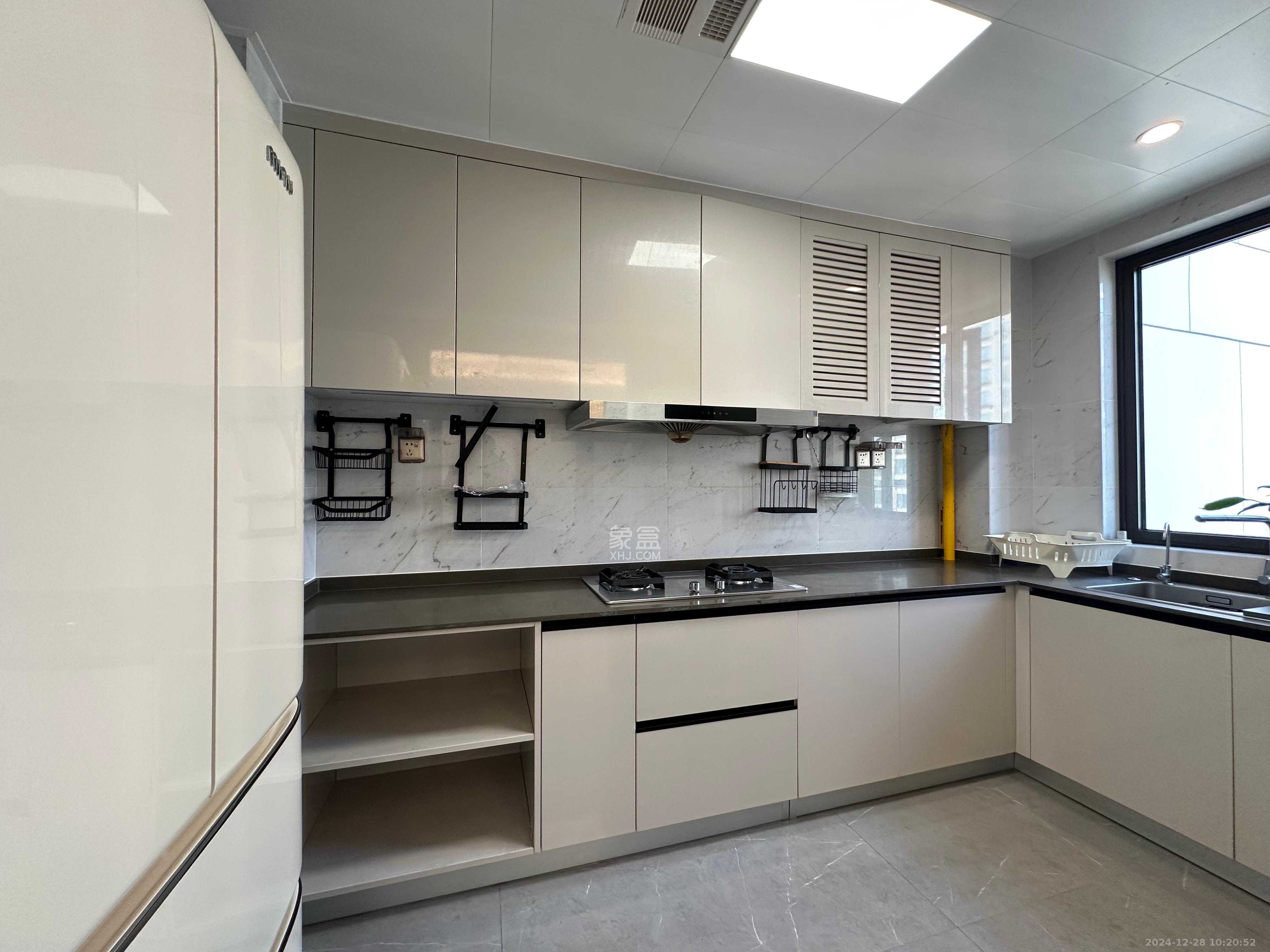 龙湖春江天玺  4室2厅2卫    5500.0元/月 龙湖春江天玺  4室2厅2卫    5500.0元/月室内图