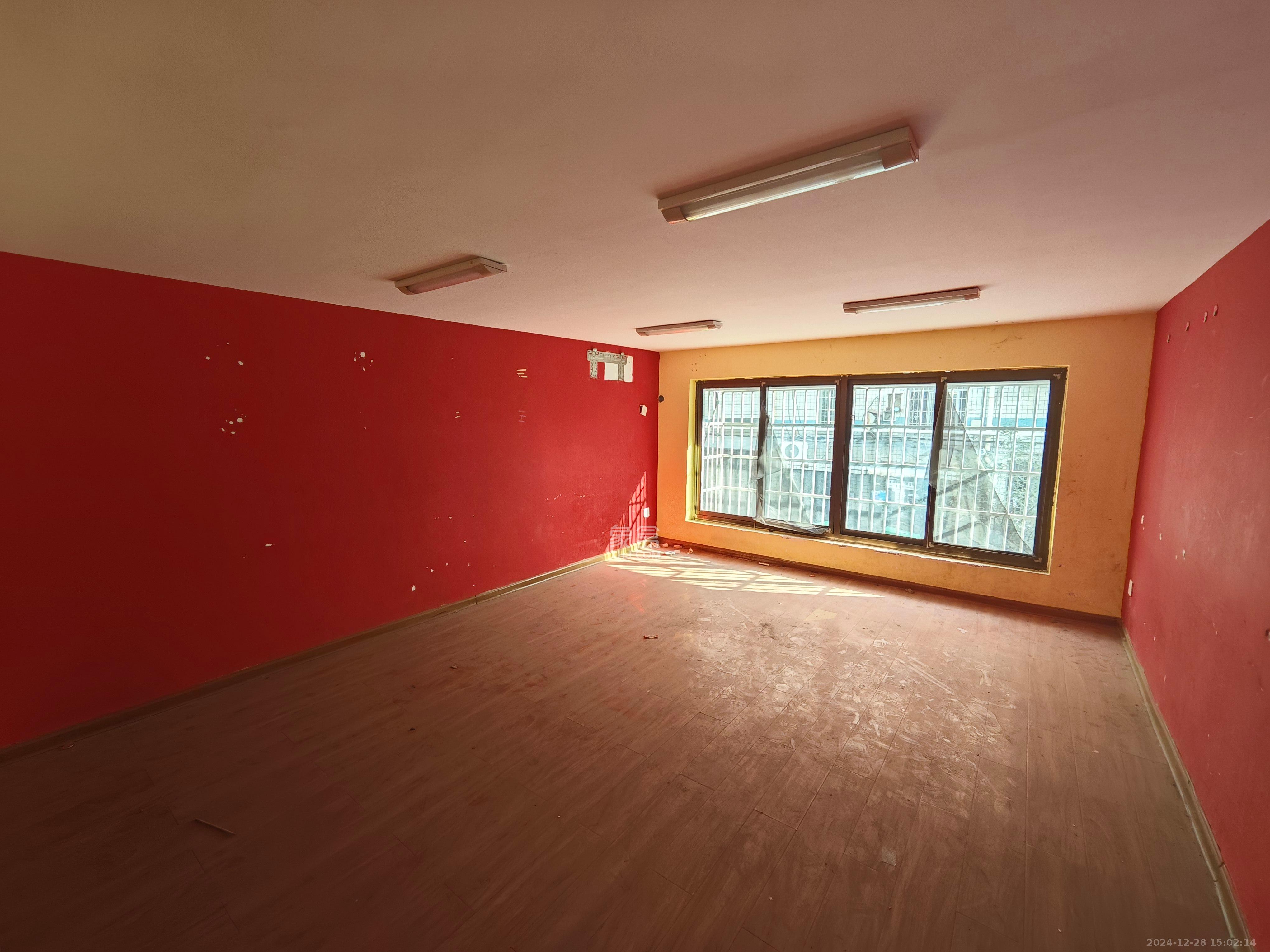 裕园小区(含浦) 3室2厅2卫 4000.0元/月 裕园小区(含浦) 3室2厅2卫 4000.0元/月室内图