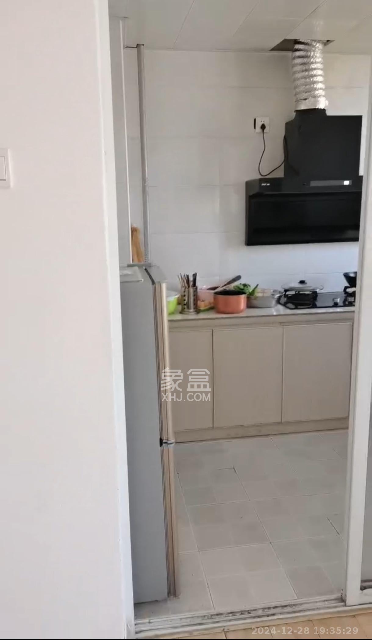 华润置地广场二期  4室2厅2卫   2800.00元/月室内图