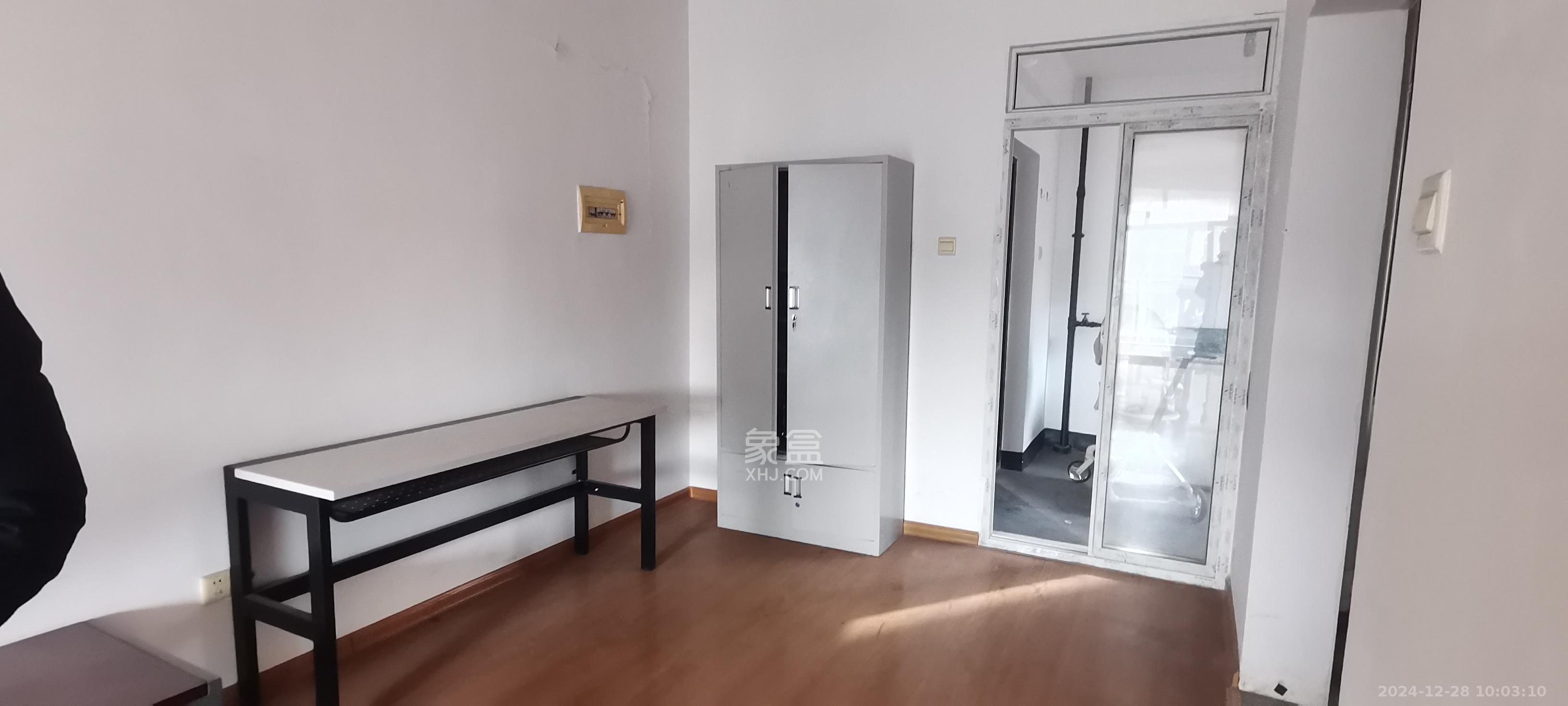 天城泰祥苑 1室2厅1卫 2000.0元/月 天城泰祥苑 1室2厅1卫 2000.0元/月室内图