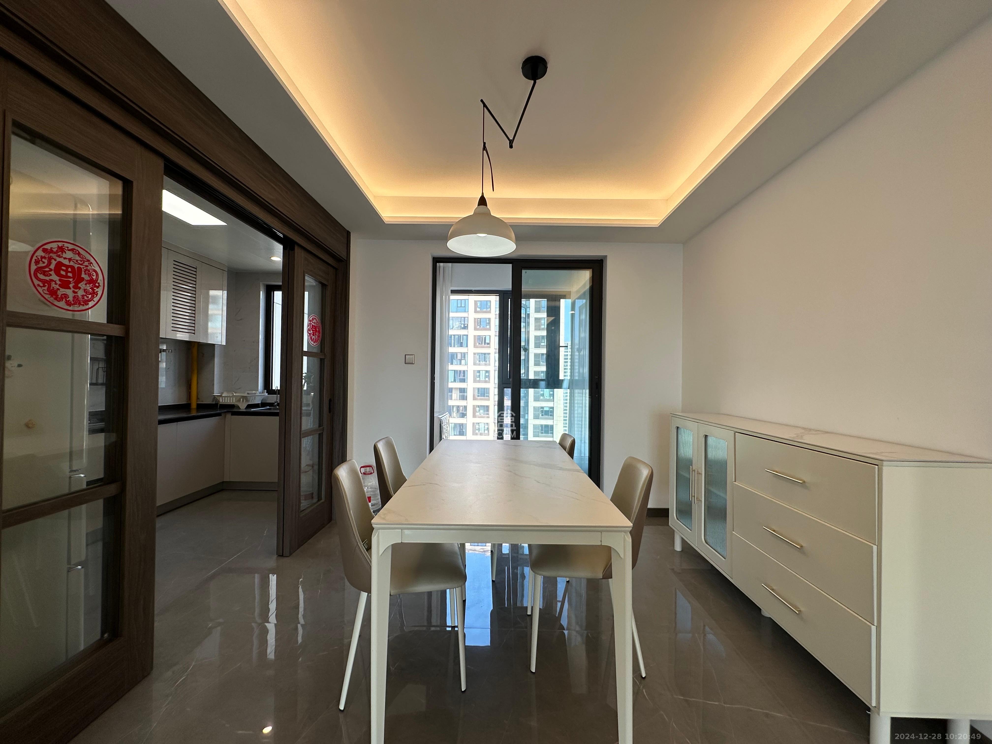 龙湖春江天玺  4室2厅2卫    5500.0元/月 龙湖春江天玺  4室2厅2卫    5500.0元/月室内图