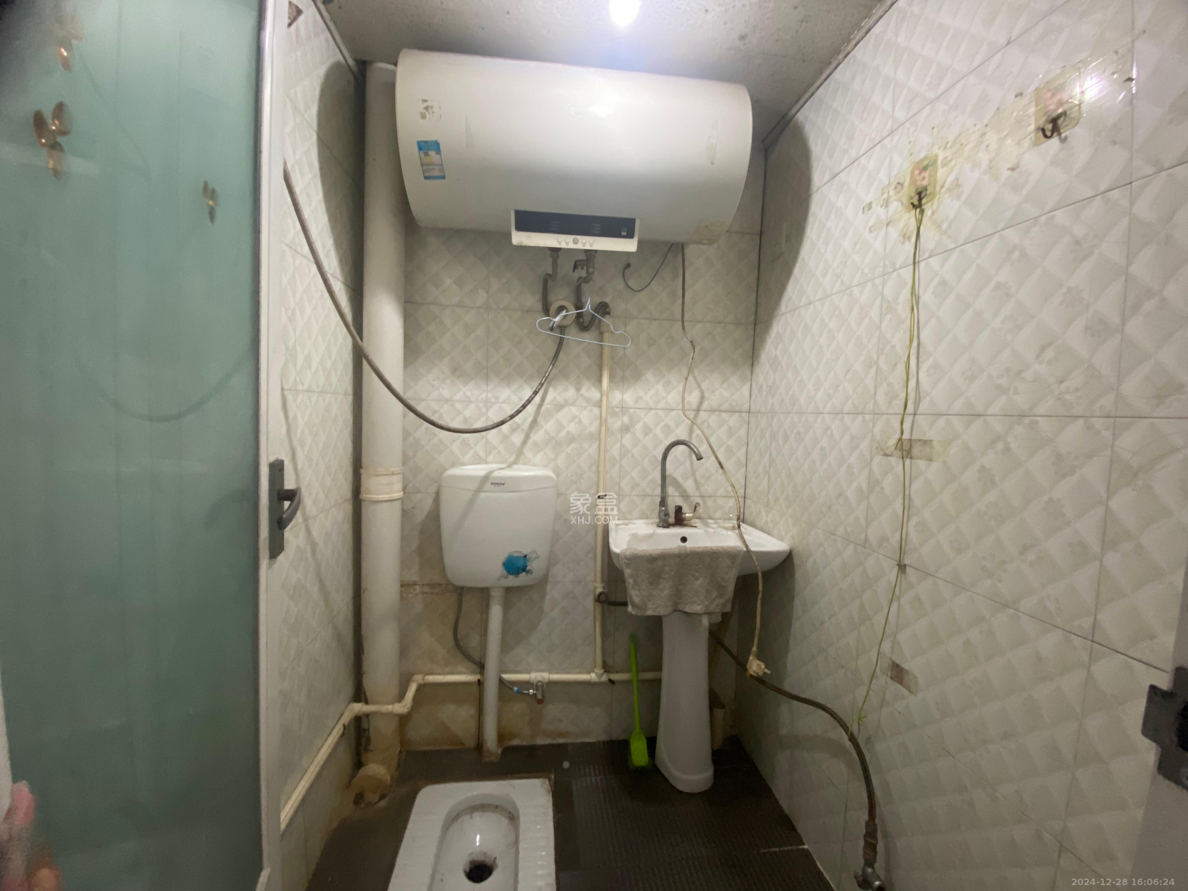 大桥三区 1室1厅1卫 700.0元/月 大桥三区 1室1厅1卫 700.0元/月室内图