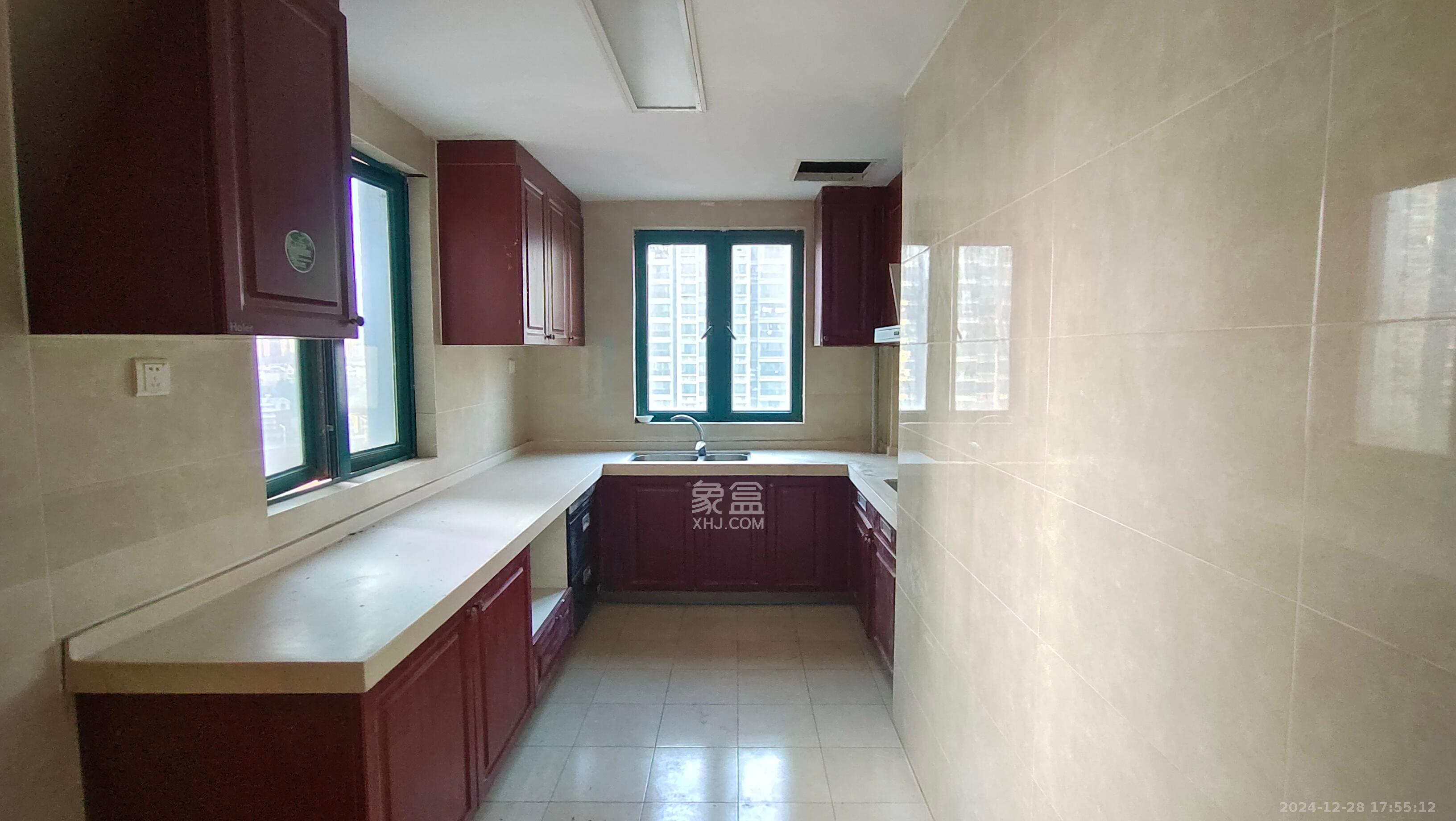 恒大雅苑 4室2厅2卫 4500.0元/月 恒大雅苑 4室2厅2卫 4500.0元/月室内图