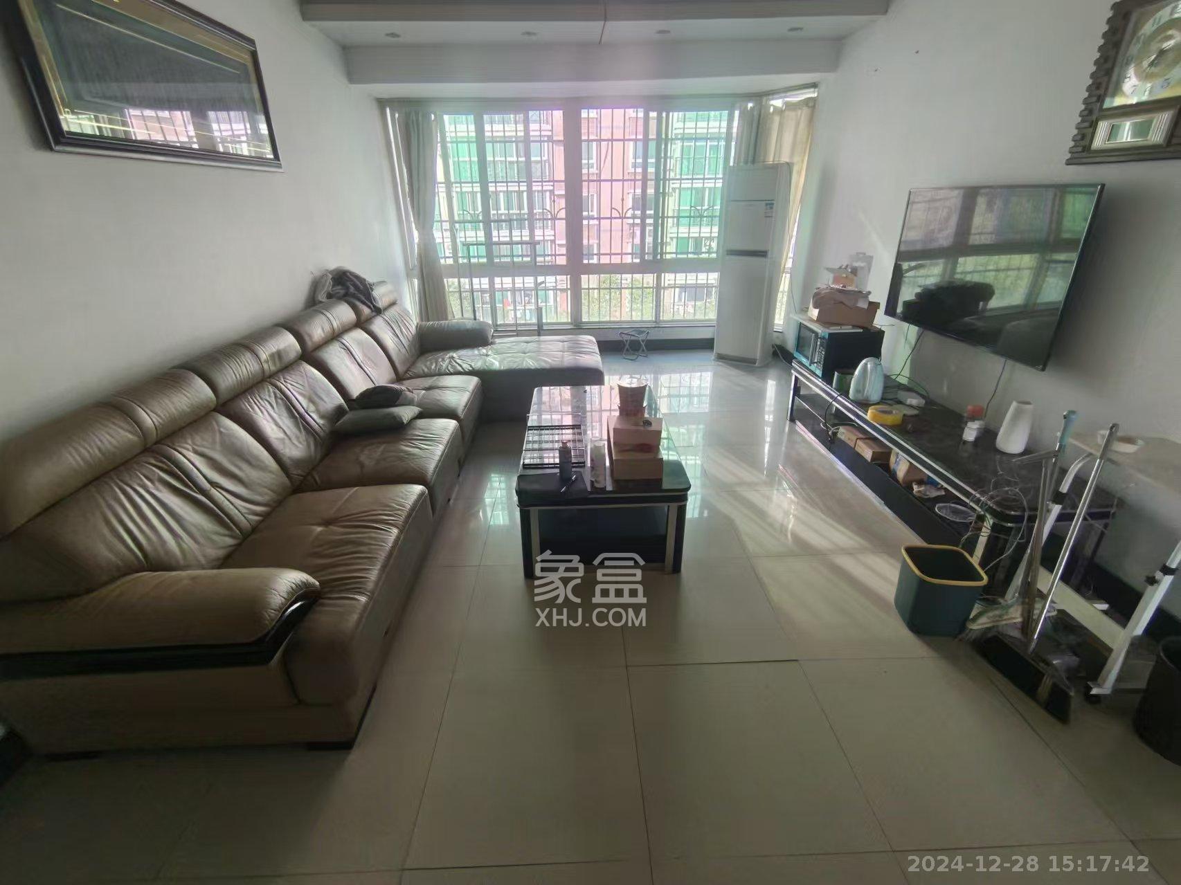 恩瑞麓山名园(龙王港小区) 3室2厅1卫 2200.0元/月 恩瑞麓山名园(龙王港小区) 3室2厅1卫 2200.0元/月室内图