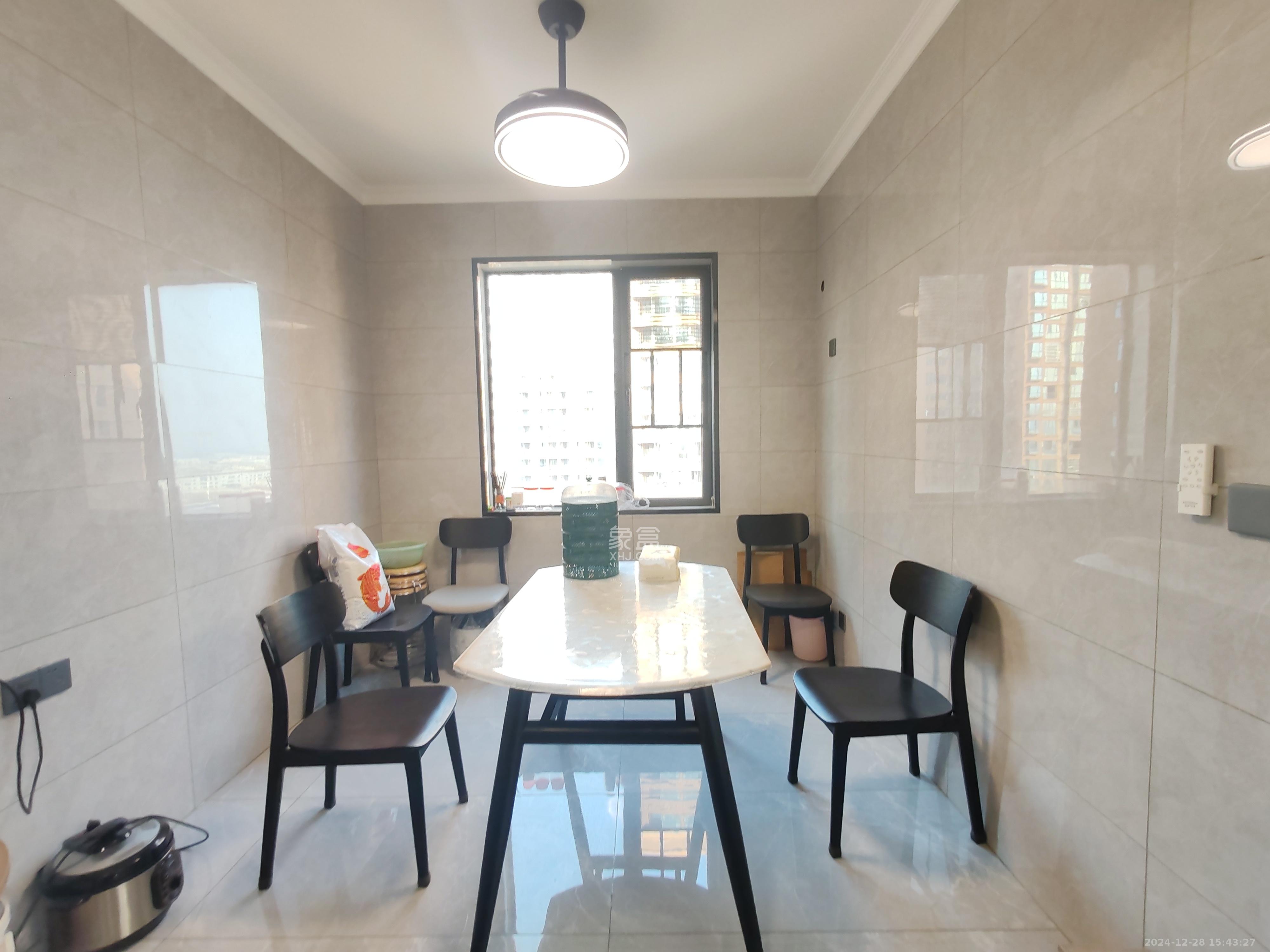 紫华郡 2室2厅2卫 2500.0元/月 紫华郡 2室2厅2卫 2500.0元/月室内图