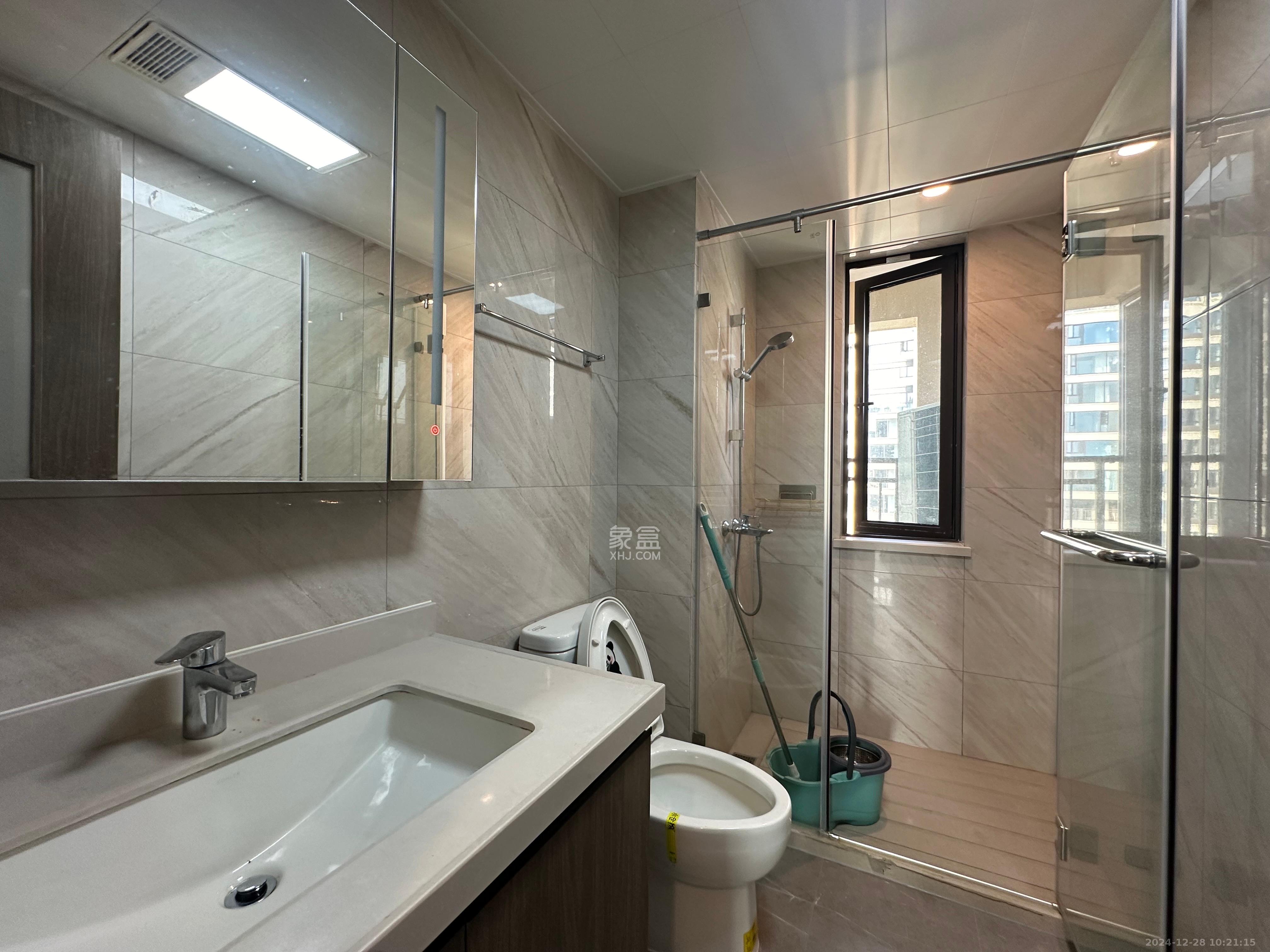 龙湖春江天玺  4室2厅2卫    5500.0元/月 龙湖春江天玺  4室2厅2卫    5500.0元/月室内图