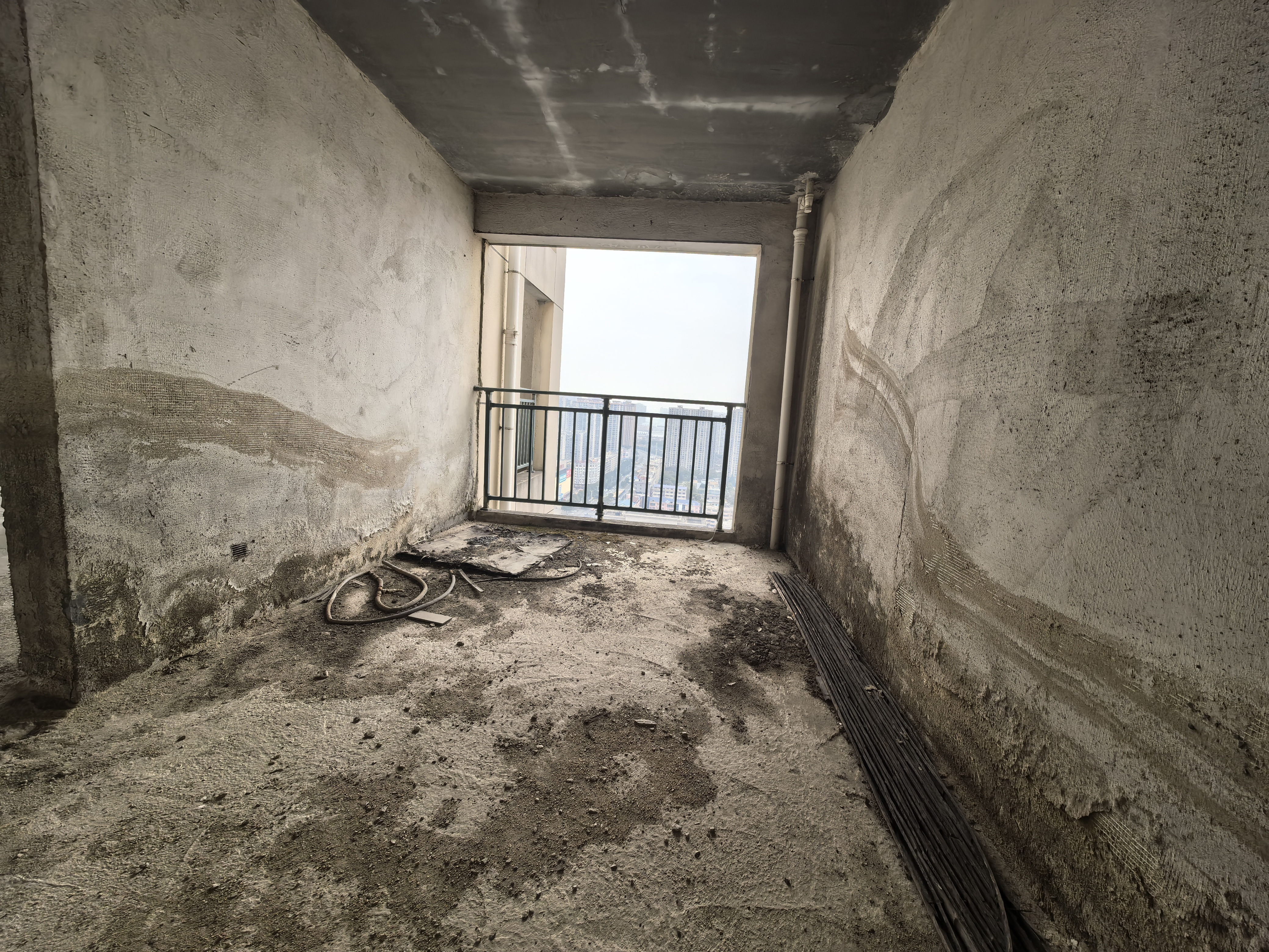 壹号公馆 5室2厅3卫 69.80万 壹号公馆 5室2厅3卫 69.80万客厅