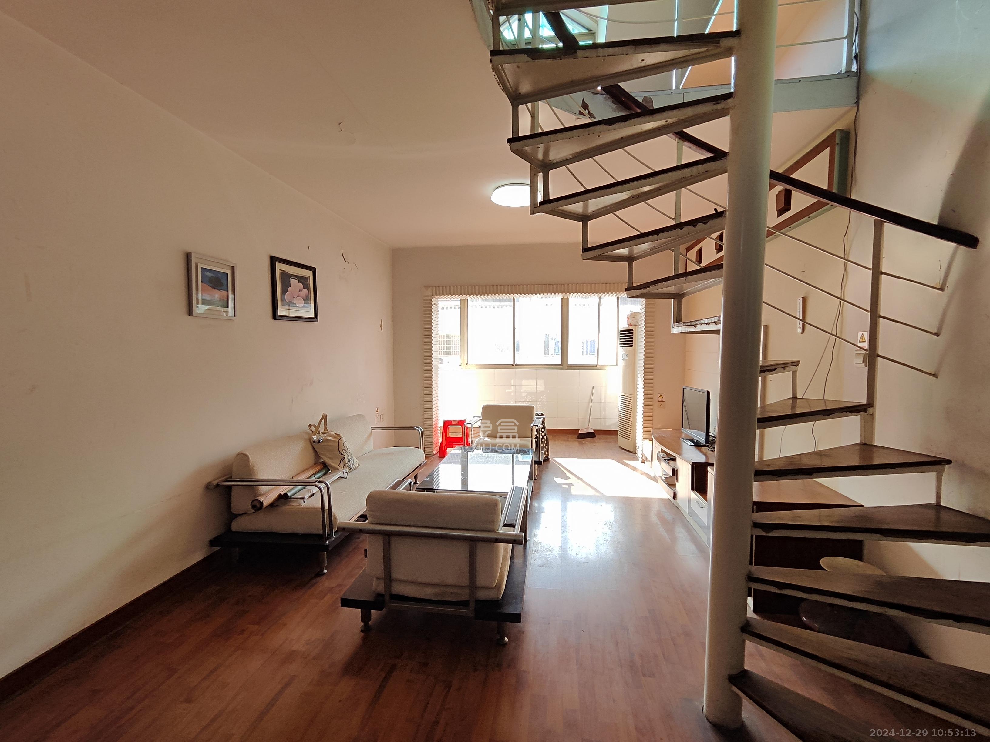 南明苑西区 4室2厅2卫 3180.0元/月 南明苑西区 4室2厅2卫 3180.0元/月室内图