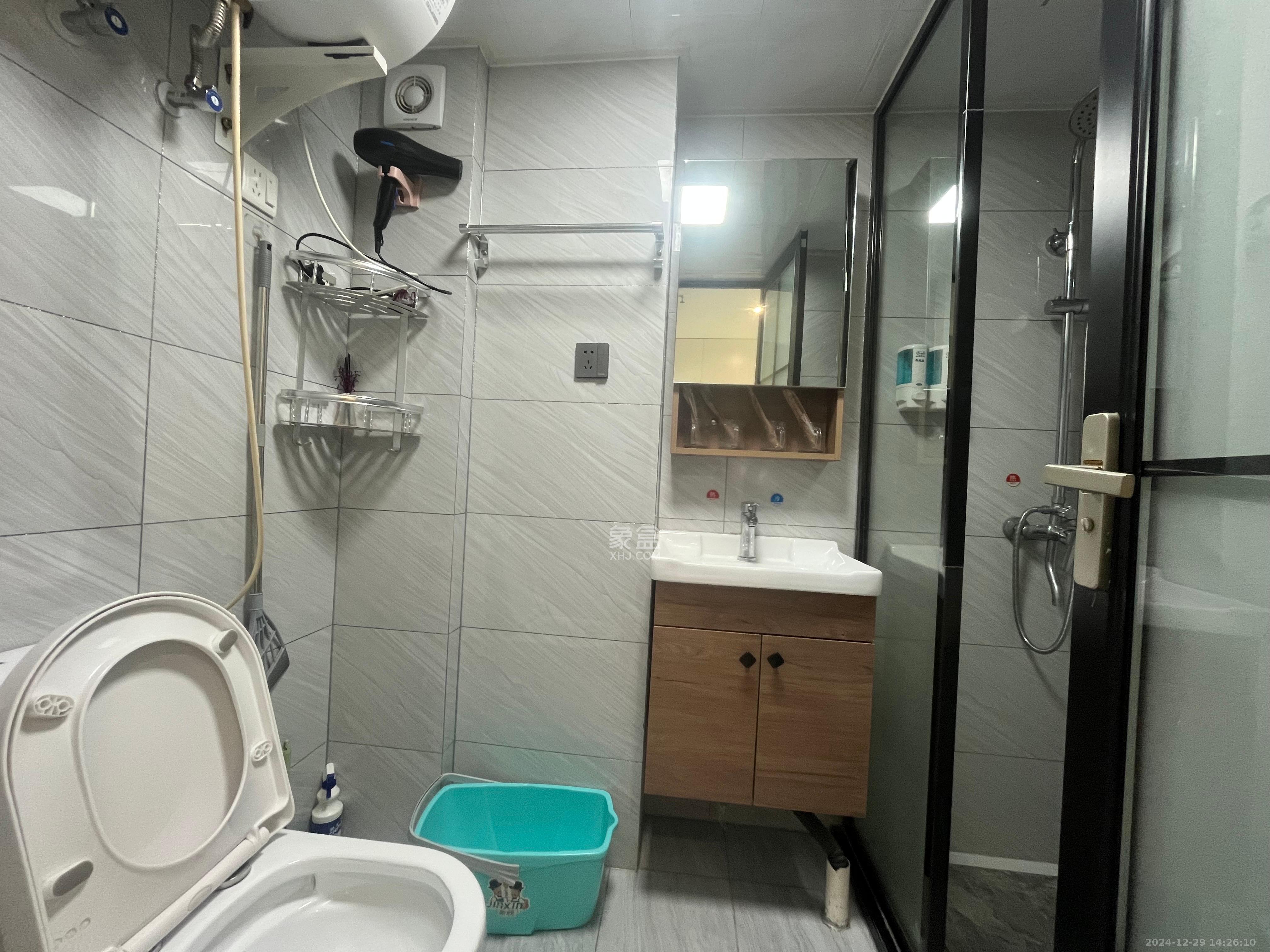 东盈商业广场(华泉城市广场) 1室1厅1卫 3000.0元/月 东盈商业广场(华泉城市广场) 1室1厅1卫 3000.0元/月室内图