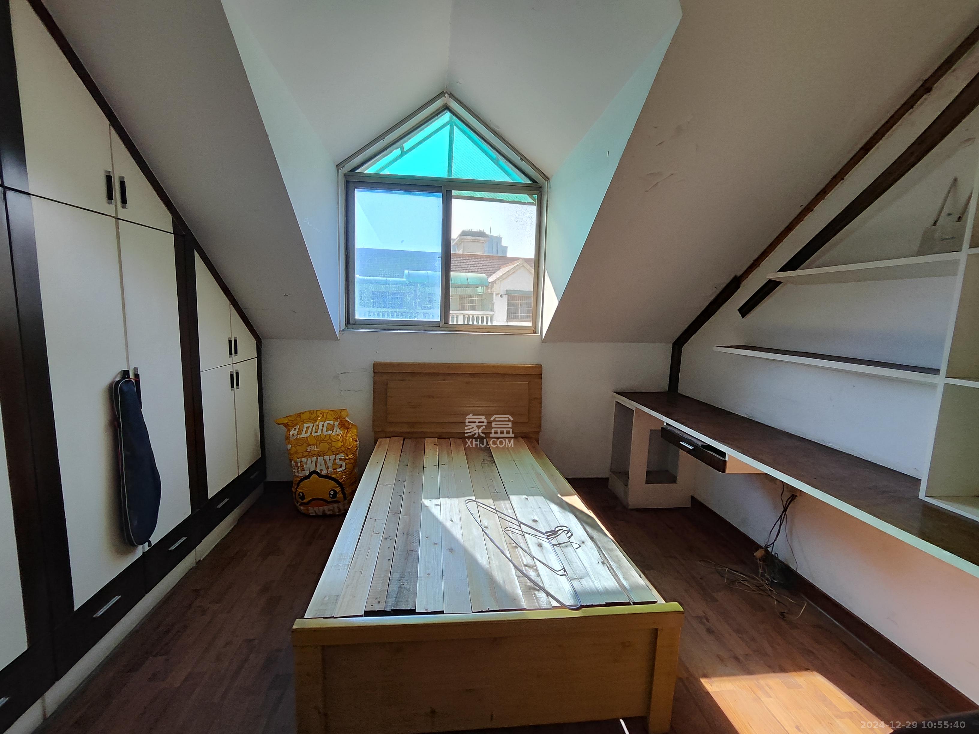 南明苑西区 4室2厅2卫 3180.0元/月 南明苑西区 4室2厅2卫 3180.0元/月室内图