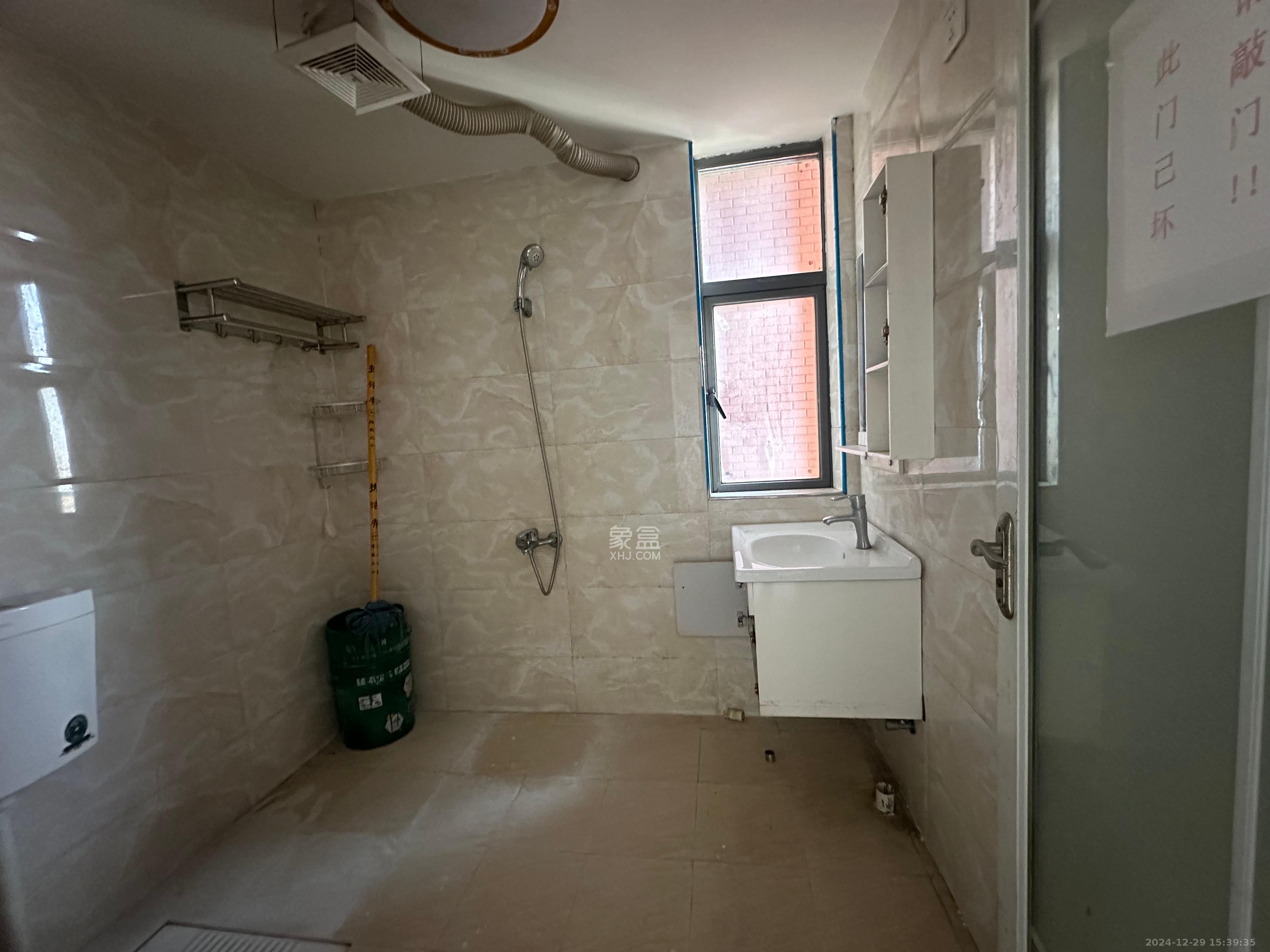 长永佳苑 2室1厅1卫 1500.0元/月 长永佳苑 2室1厅1卫 1500.0元/月室内图