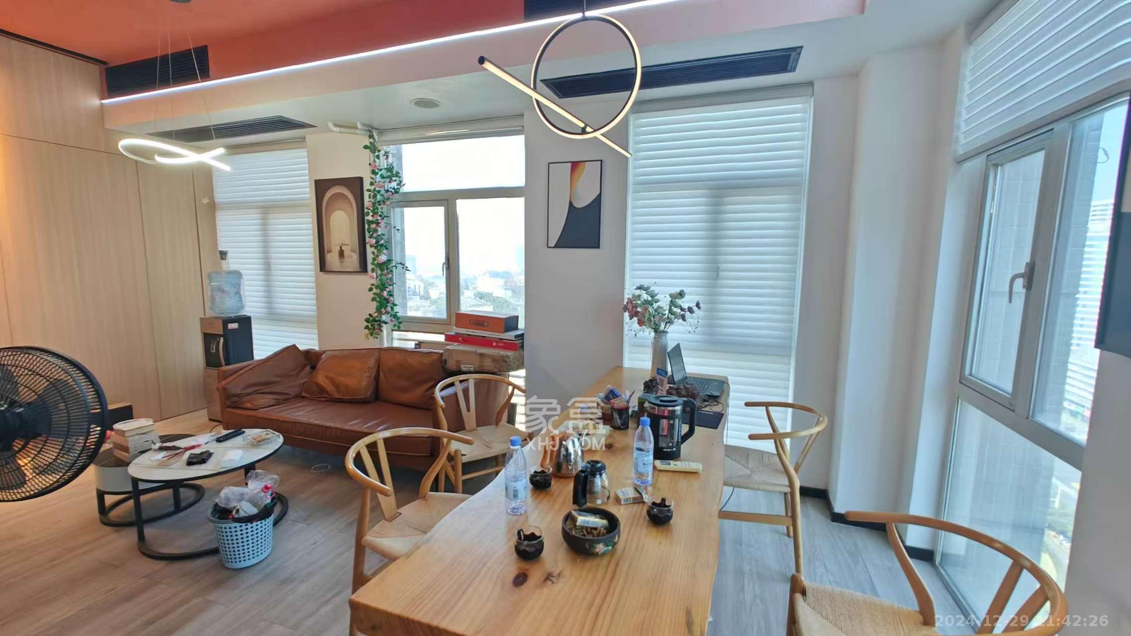 公园道 1室1厅1卫 1250.0元/月 公园道 1室1厅1卫 1250.0元/月室内图