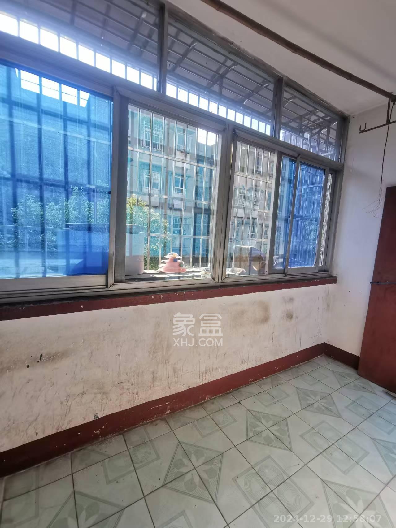 红花坡社区 2室1厅1卫 1300.0元/月 红花坡社区 2室1厅1卫 1300.0元/月室内图