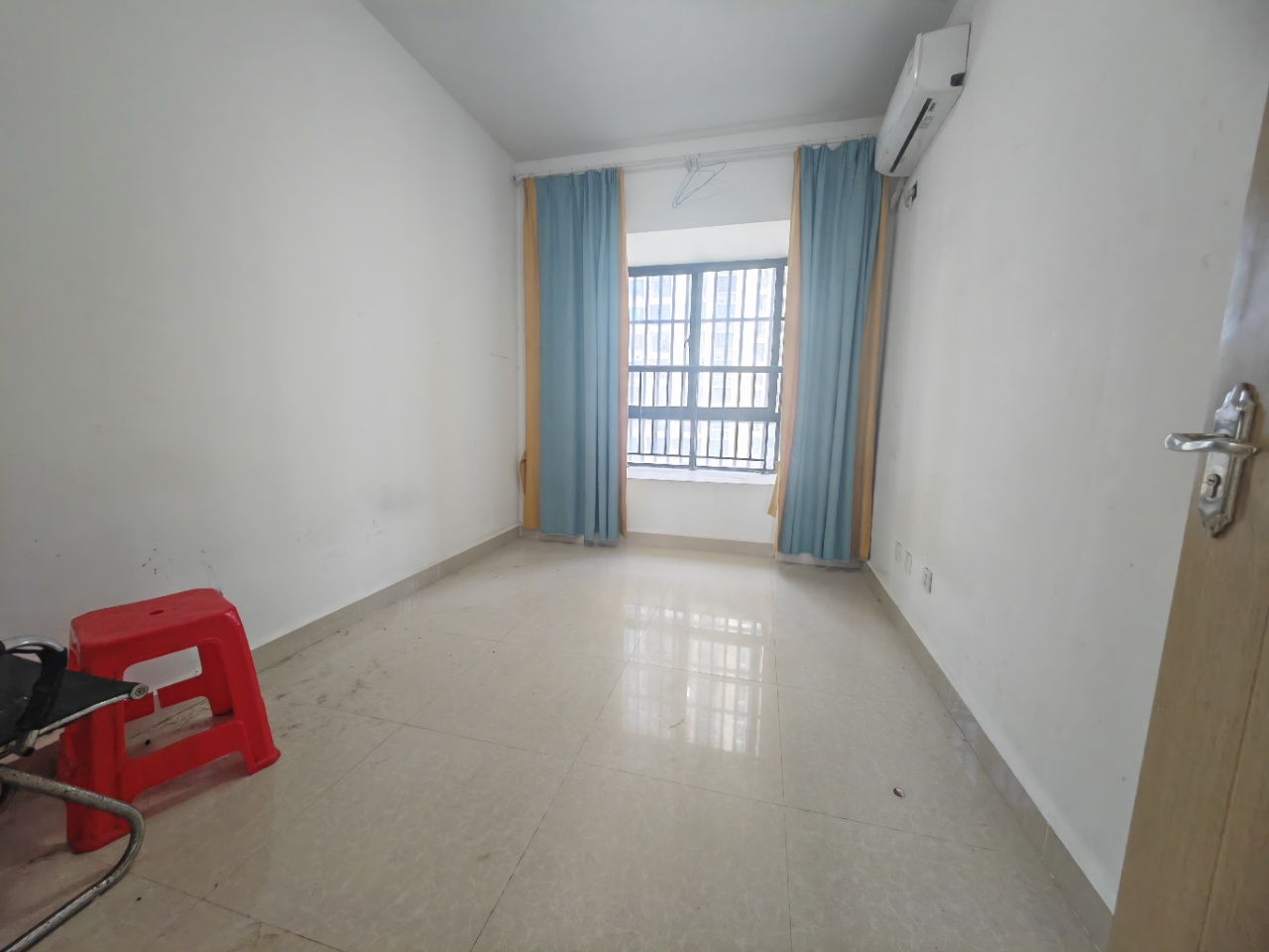 新海小区  4室2厅2卫    150.0万 新海小区  4室2厅2卫    150.0万室内图