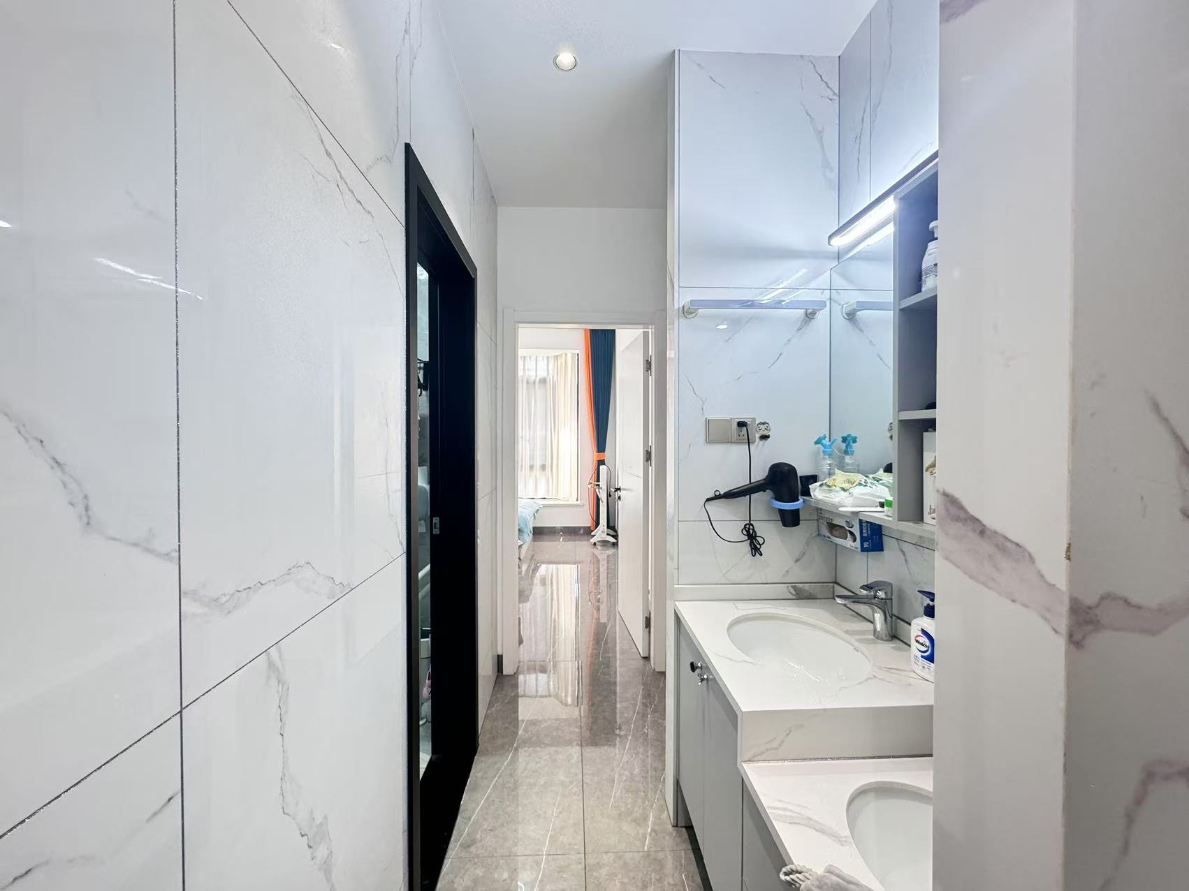 翡翠公园(北大资源)  4室3厅3卫    230.0万 翡翠公园(北大资源)  4室3厅3卫    230.0万室内图