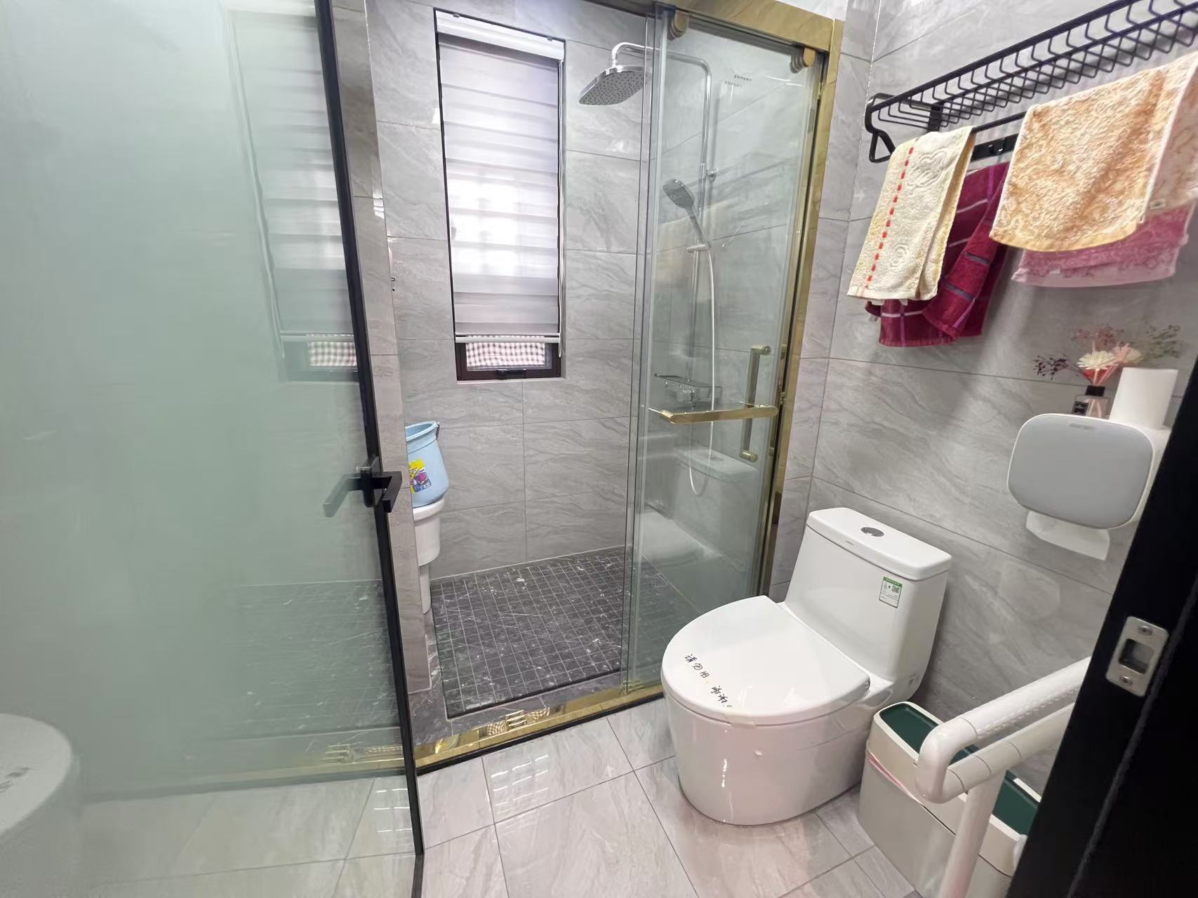 翡翠公园(北大资源)  4室3厅3卫    230.0万 翡翠公园(北大资源)  4室3厅3卫    230.0万室内图