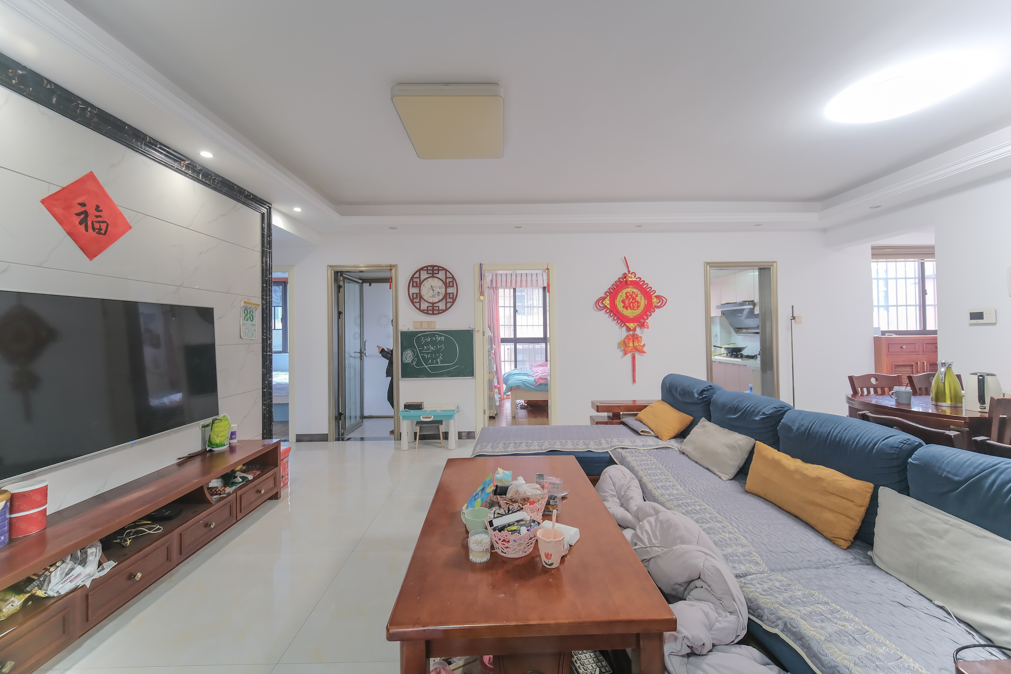 盛地春天里 3室2厅1卫 56.8万 盛地春天里 3室2厅1卫 56.8万客厅