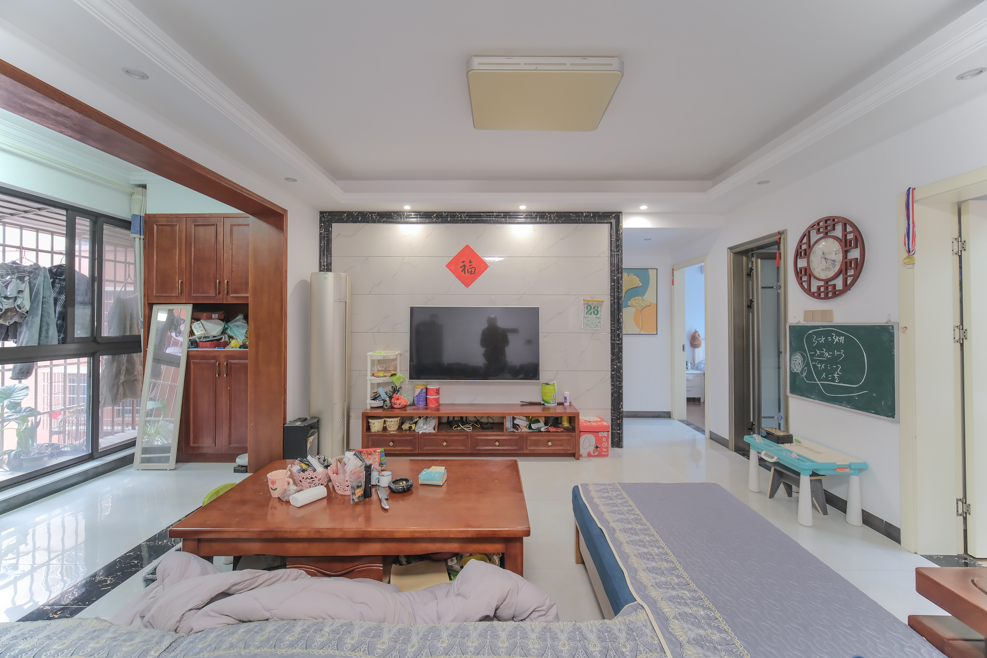 盛地春天里 3室2厅1卫 56.8万 盛地春天里 3室2厅1卫 56.8万客厅