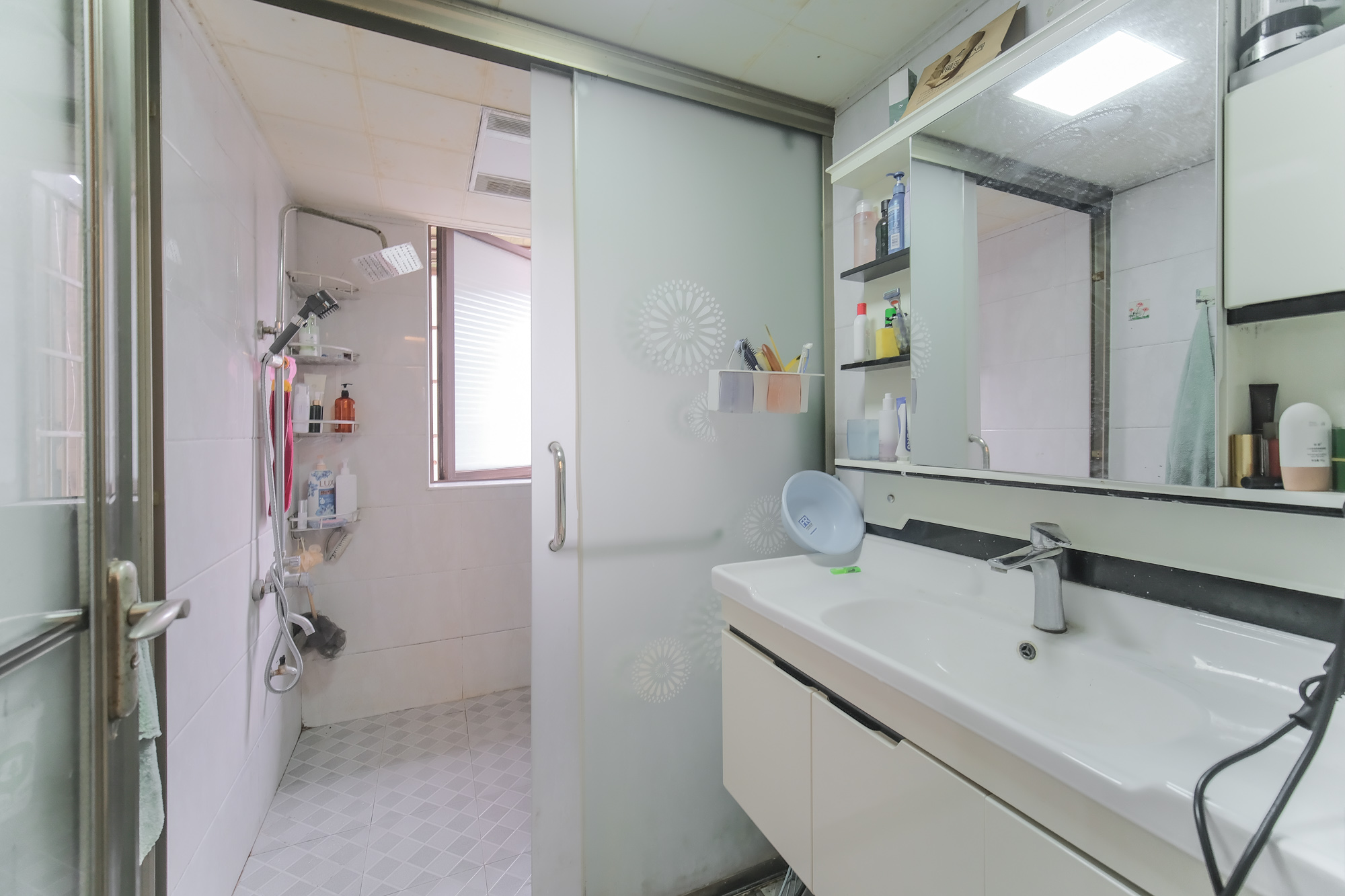 盛地春天里 3室2厅1卫 56.8万 盛地春天里 3室2厅1卫 56.8万卫生间