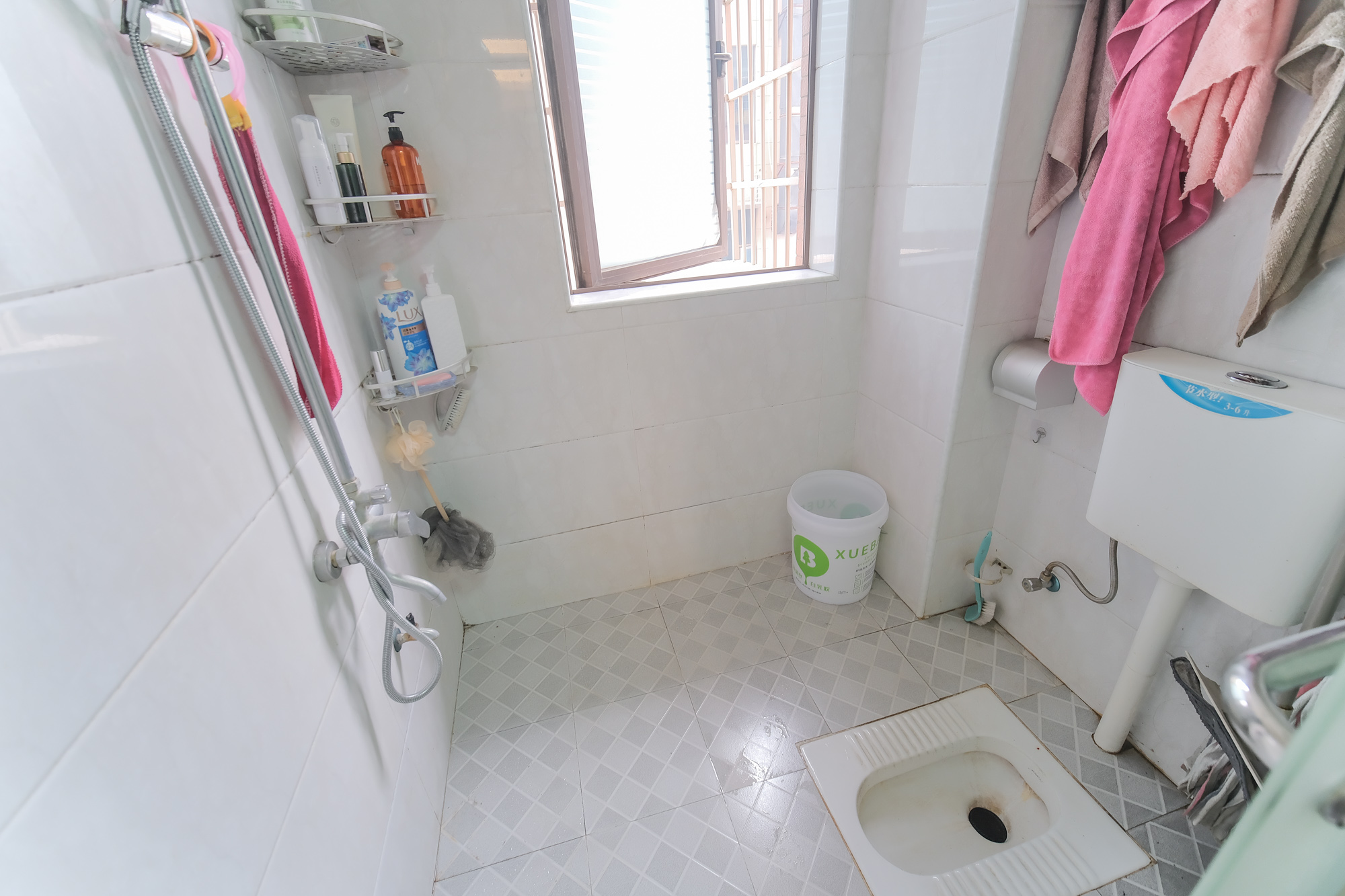 盛地春天里 3室2厅1卫 56.8万 盛地春天里 3室2厅1卫 56.8万卫生间