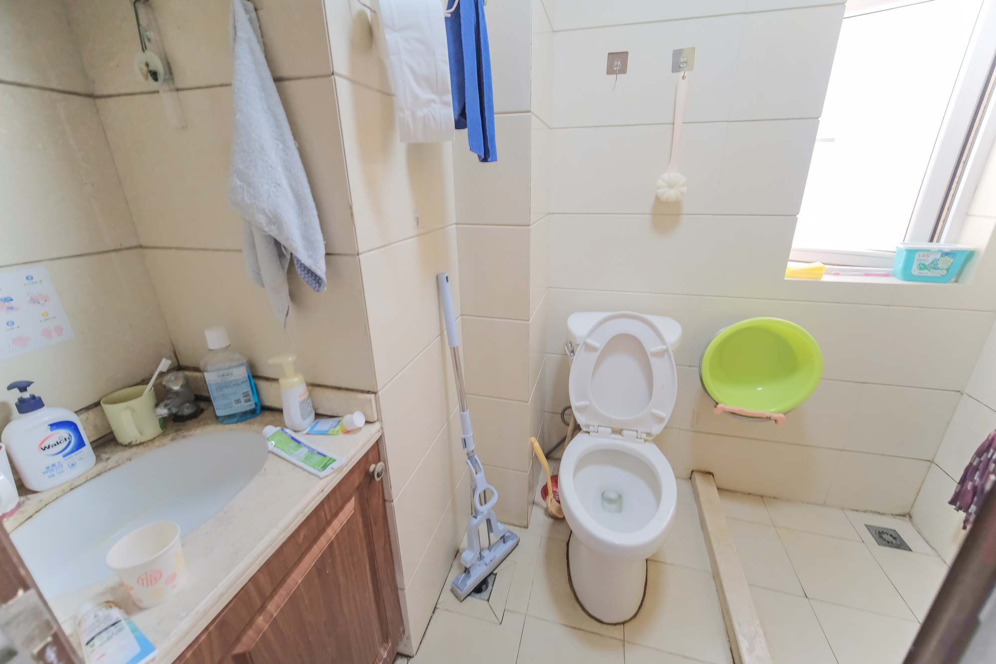 郡原居里 2室2厅1卫 56.0万 郡原居里 2室2厅1卫 56.0万卫生间