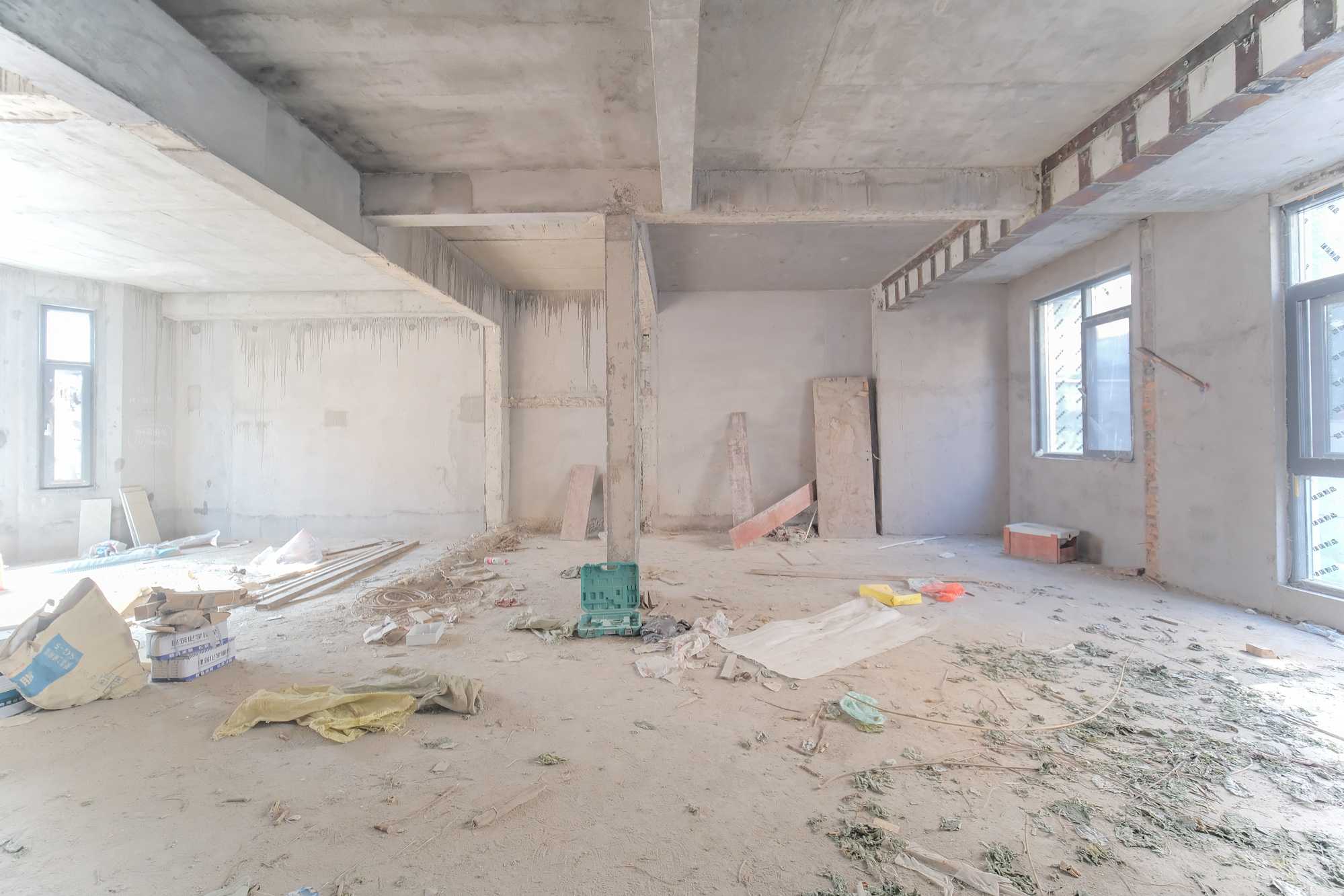 保利香槟国际 5室3厅3卫 438.0万 保利香槟国际 5室3厅3卫 438.0万客厅