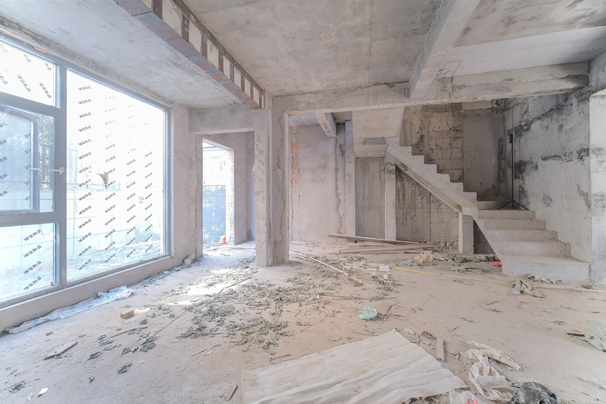 保利香槟国际 5室3厅3卫 438.0万 保利香槟国际 5室3厅3卫 438.0万客厅