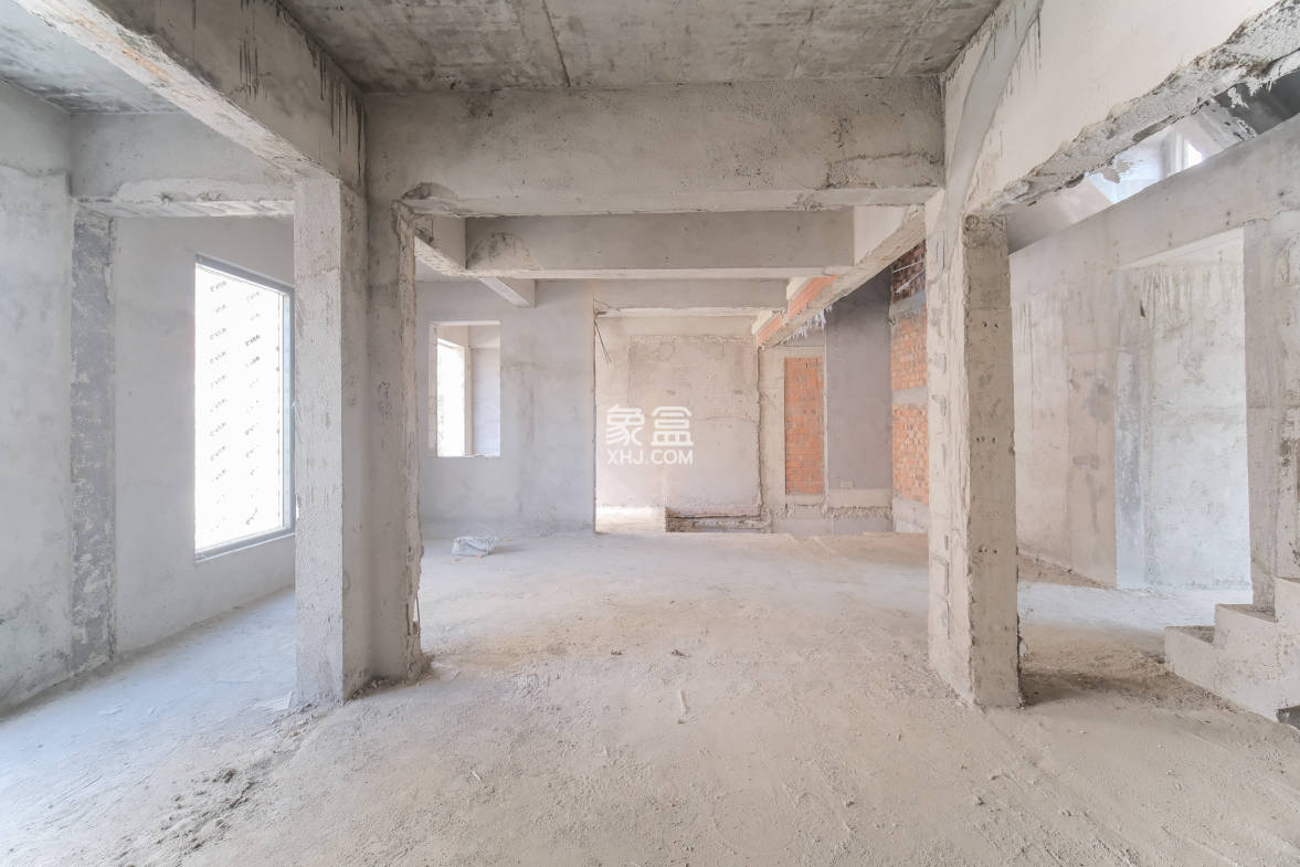 保利香槟国际 5室3厅3卫 438.0万 保利香槟国际 5室3厅3卫 438.0万卧室