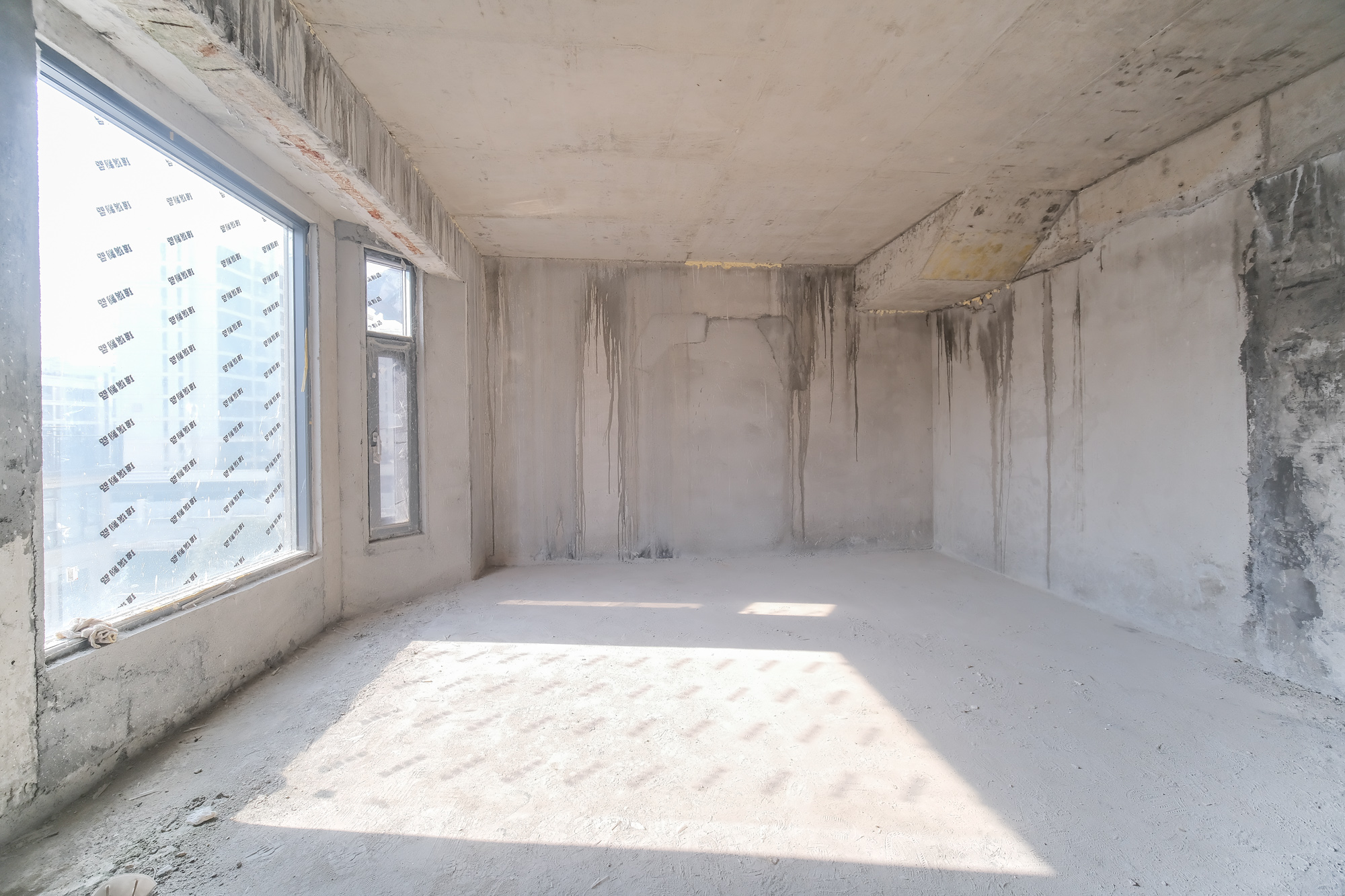 保利香槟国际 5室3厅3卫 438.0万 保利香槟国际 5室3厅3卫 438.0万卧室