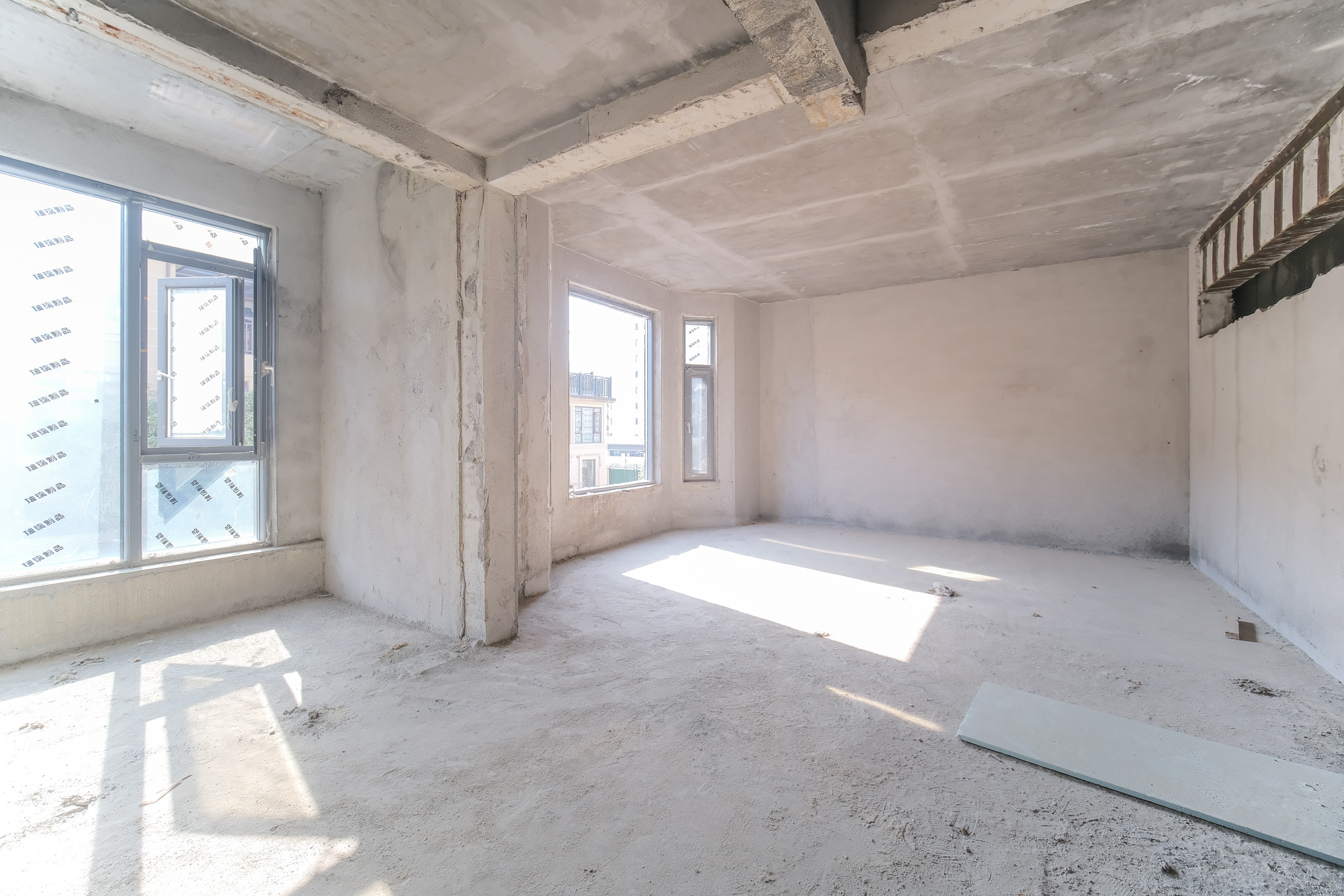 保利香槟国际 5室3厅3卫 438.0万 保利香槟国际 5室3厅3卫 438.0万卧室