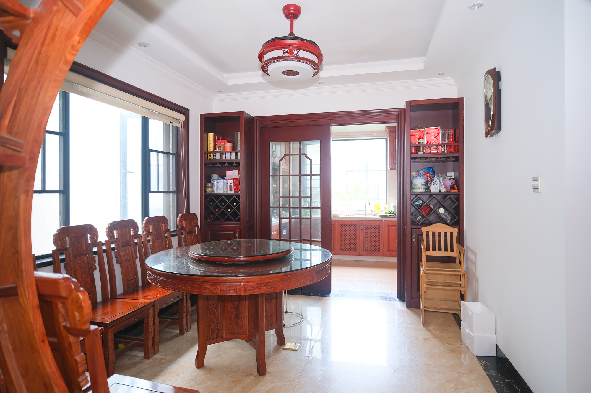 美林水郡  5室5厅2卫    248.0万 美林水郡  5室5厅2卫    248.0万客厅